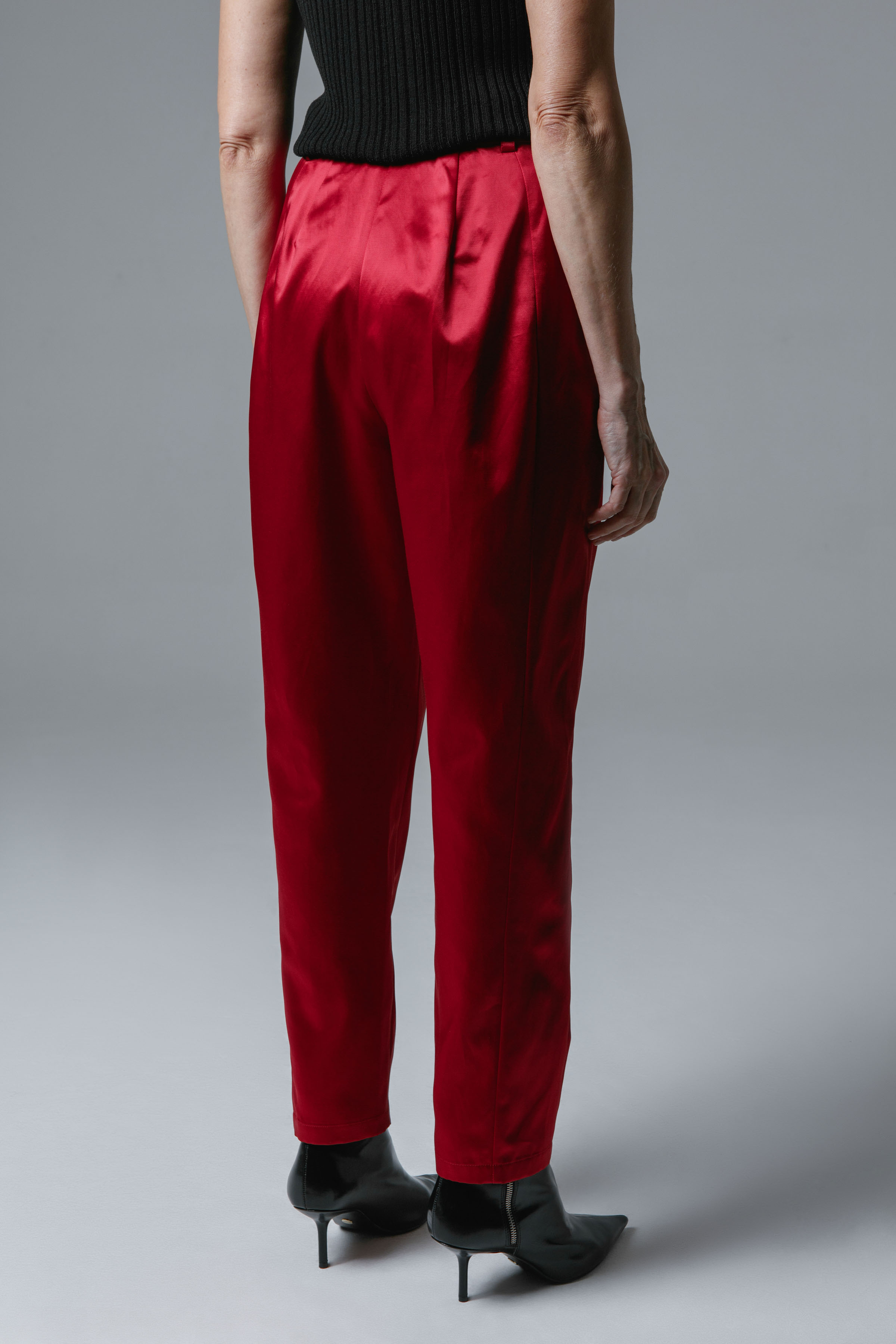 Брюки Узкие атласные  от Lesel (Лесель)! Заказывайте по ✆ 8 (800) 777 02 37