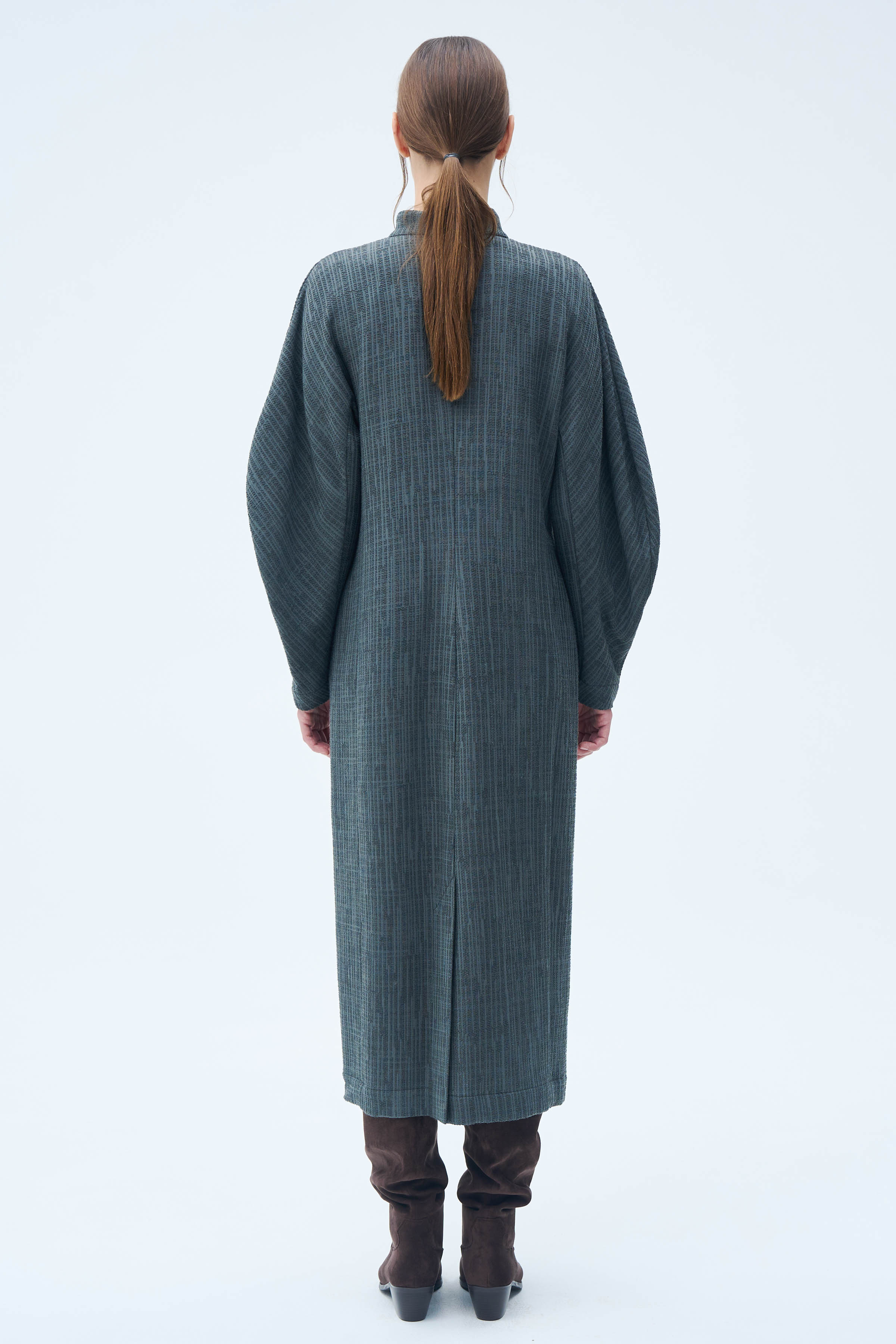 Платье Песочные часы с овальными рукавами 11 Антрацит (anthracite), 74 Тень (ombre), 78 Полутень (penombre), 16 Черный меланж (melange noir) от Lesel (Лесель)! Заказывайте по ✆ 8 (800) 777 02 37