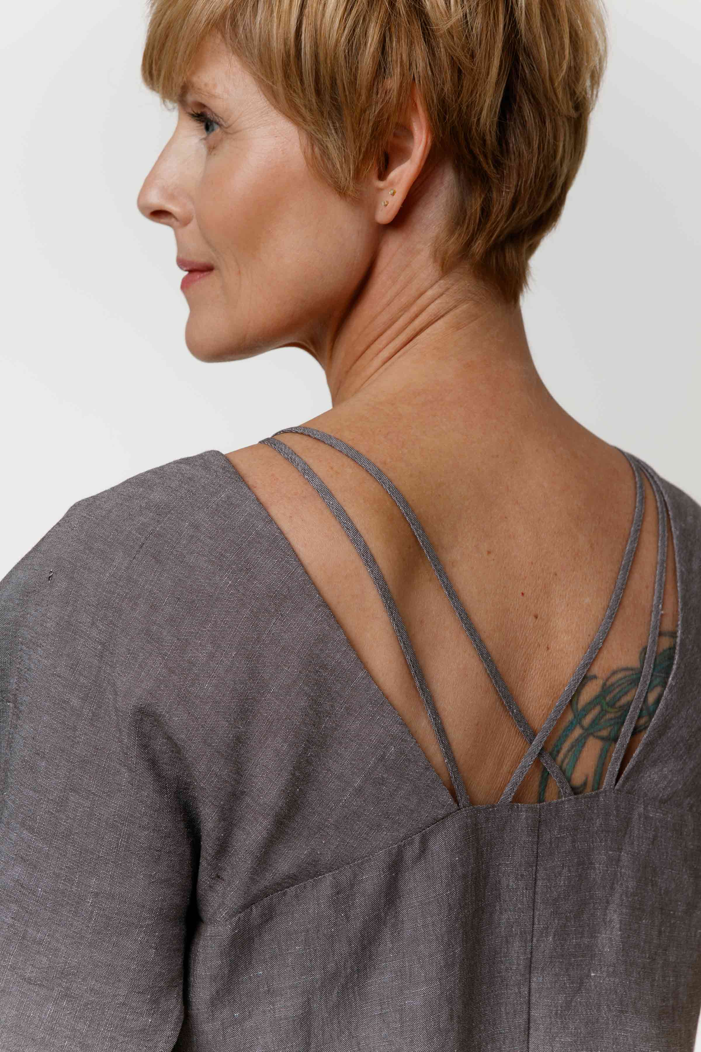 Платье с крылышками, лён 15 Серый меланж (melange gris), 02 Песок (sable) от Lesel (Лесель)! Заказывайте по ✆ 8 (800) 777 02 37