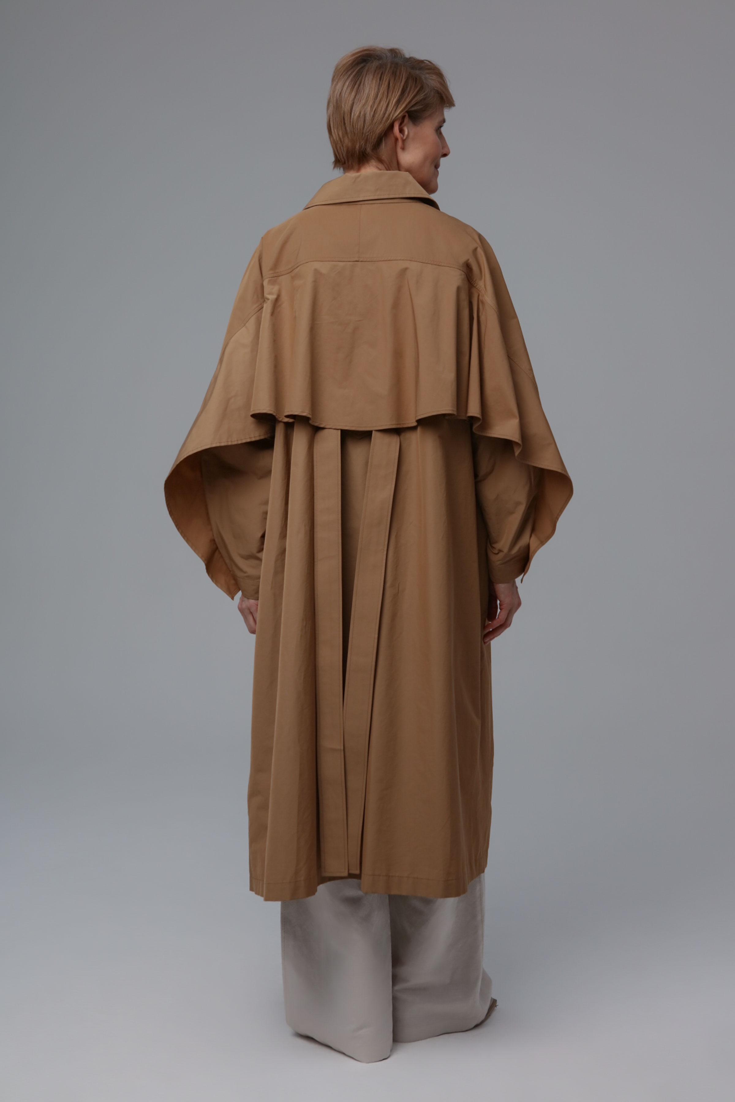 Тренч прямой Крылатый 09 Крем-брюле (creme-brjule) от Lesel (Лесель)! Заказывайте по ✆ 8 (800) 777 02 37