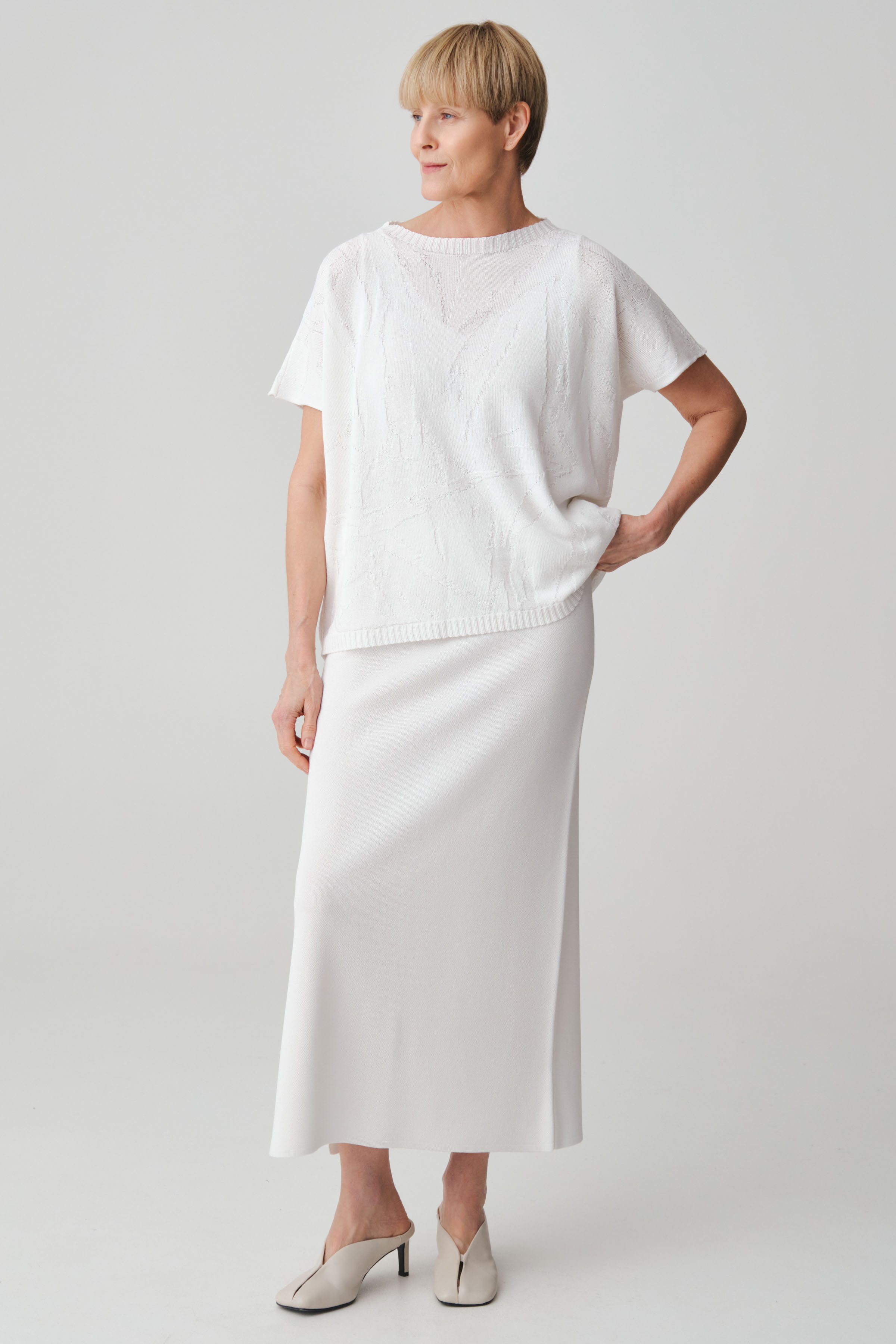 Юбка с разрезом гладкая