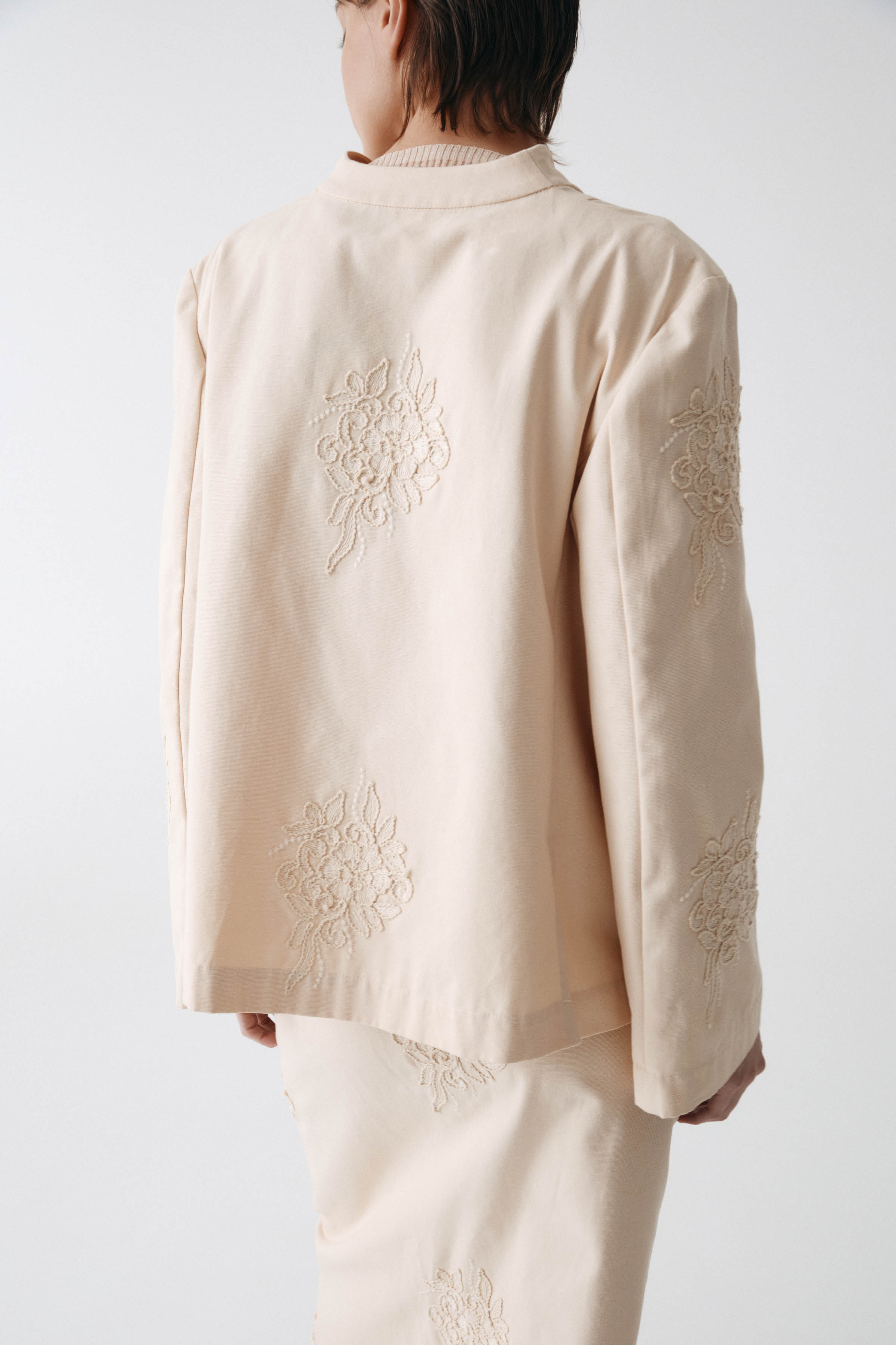 Жакет накидка с вышивкой, короткий  от Lesel (Лесель)! Заказывайте по ✆ 8 (800) 777 02 37