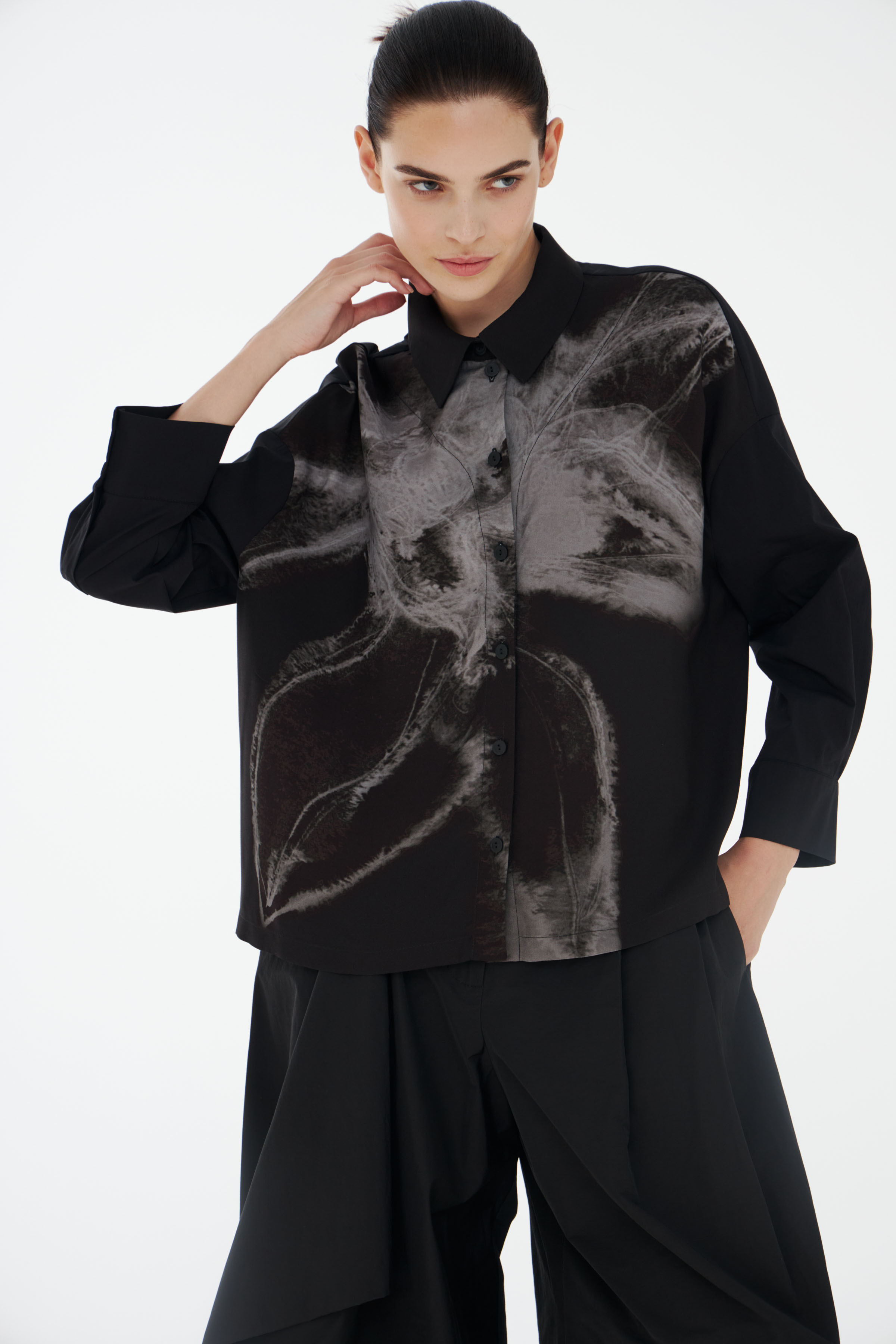 Блуза Цветок на пуговицах комбинированная  от Lesel (Лесель)! Заказывайте по ✆ 8 (800) 777 02 37