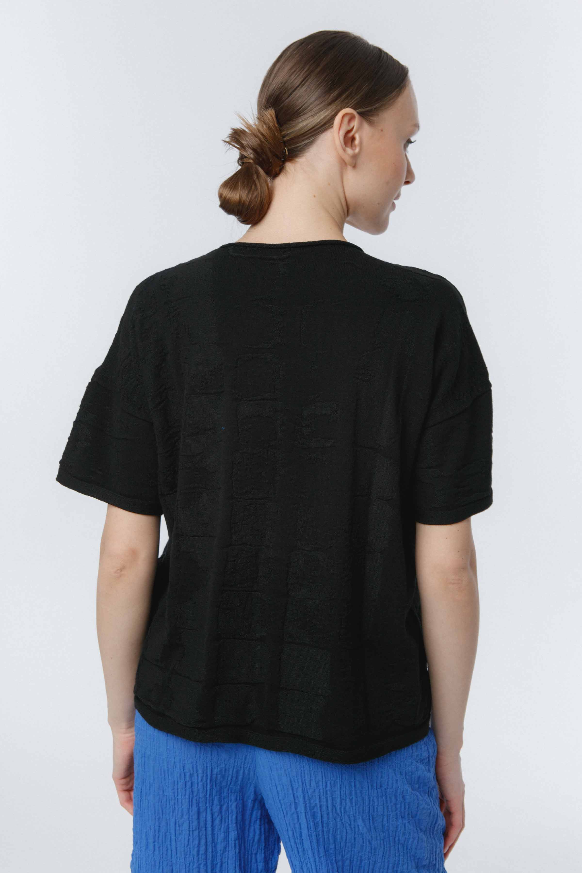 Джемпер с коротким рукавом Исчезающие квадраты 16 Черный меланж (melange noir) от Lesel (Лесель)! Заказывайте по ✆ 8 (800) 777 02 37