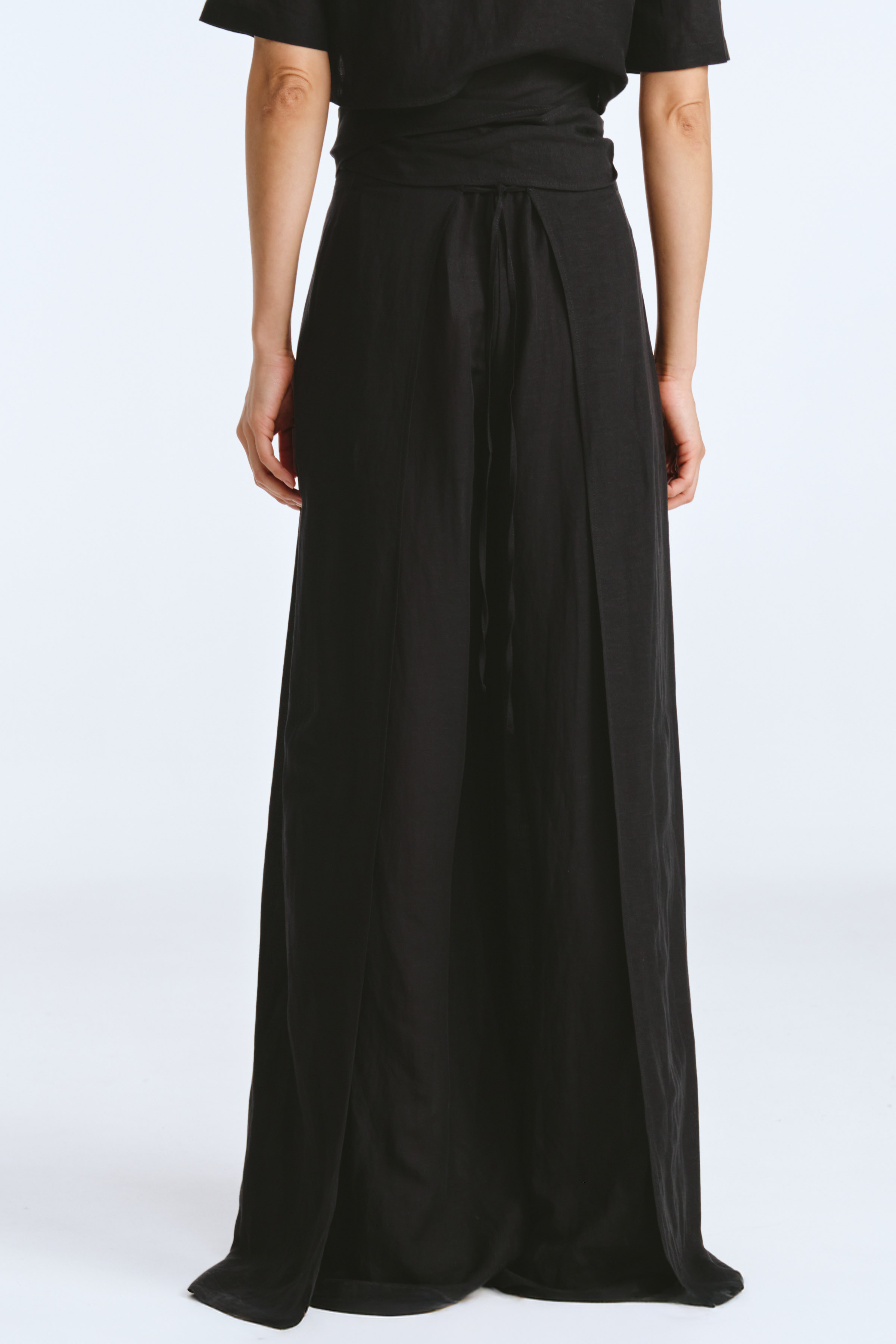 Брюки прямые с отлетными деталями, тонкий лен  от Lesel (Лесель)! Заказывайте по ✆ 8 (800) 777 02 37