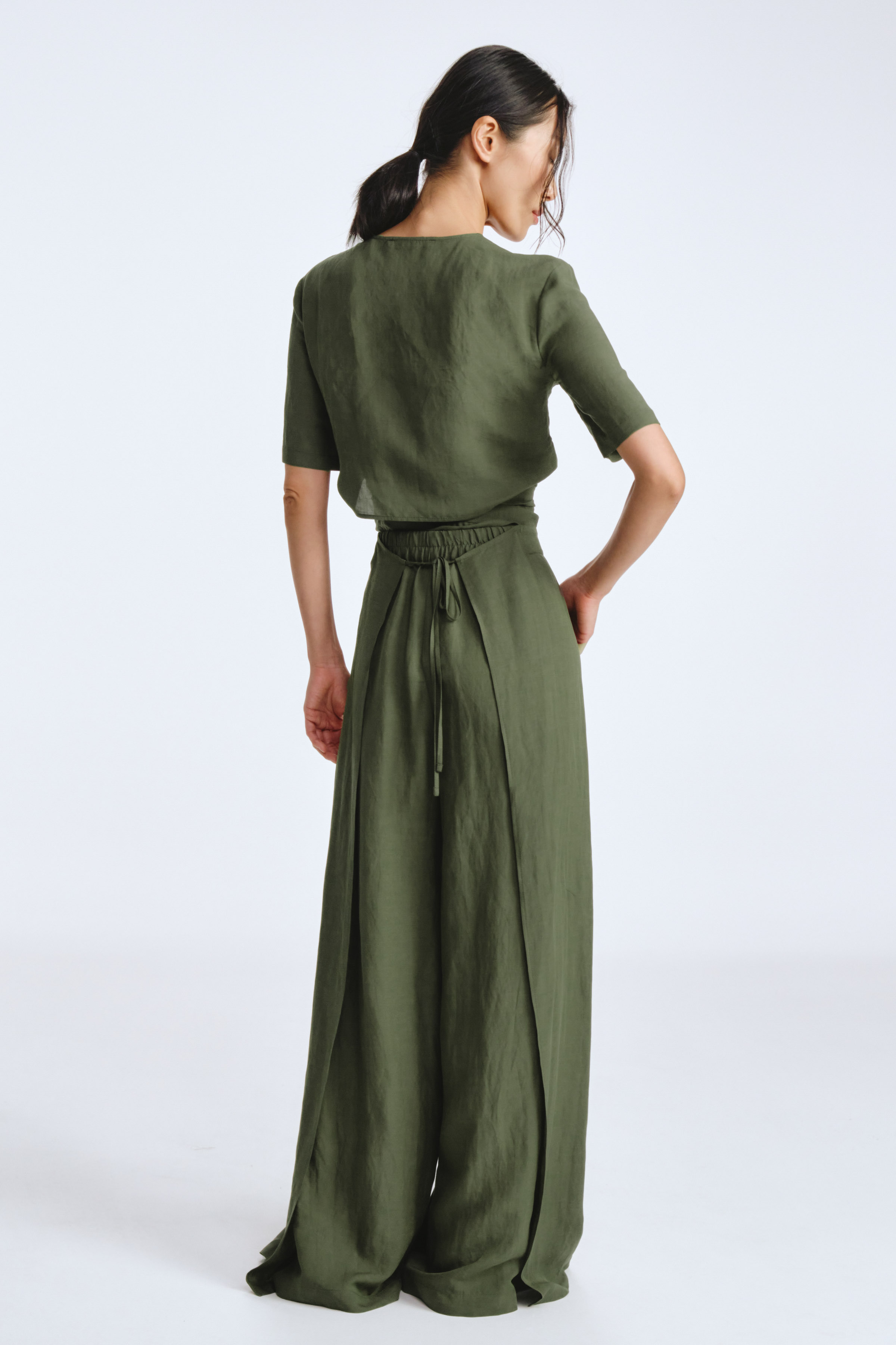 Брюки прямые с отлетными деталями, тонкий лен  от Lesel (Лесель)! Заказывайте по ✆ 8 (800) 777 02 37