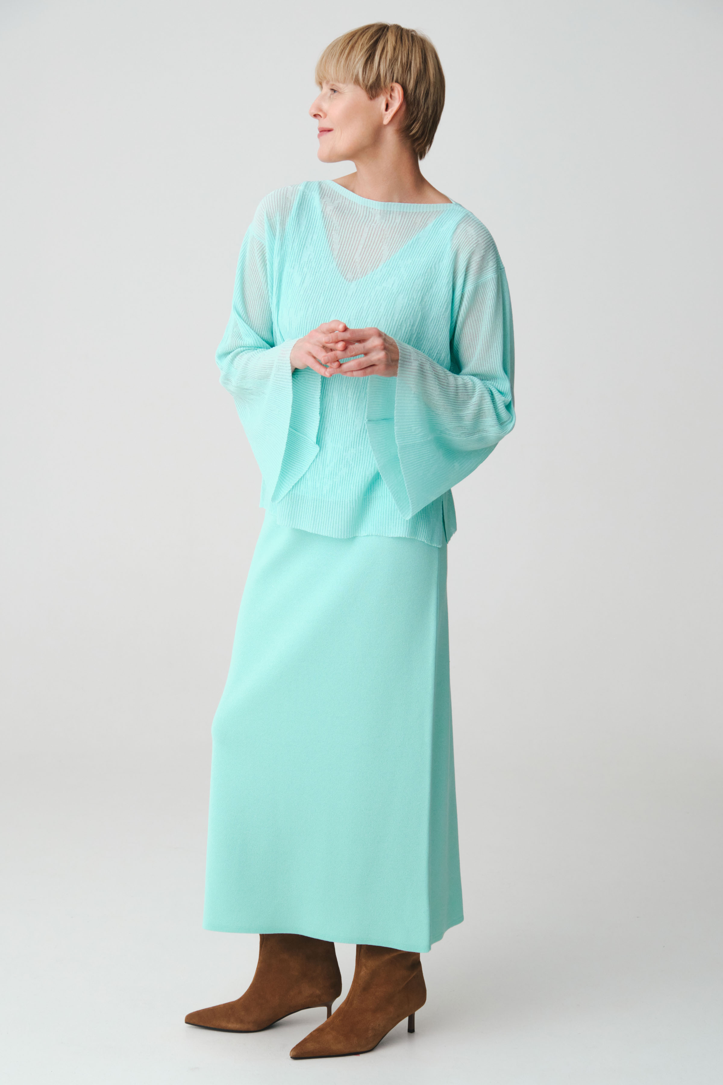 Юбка с разрезом гладкая