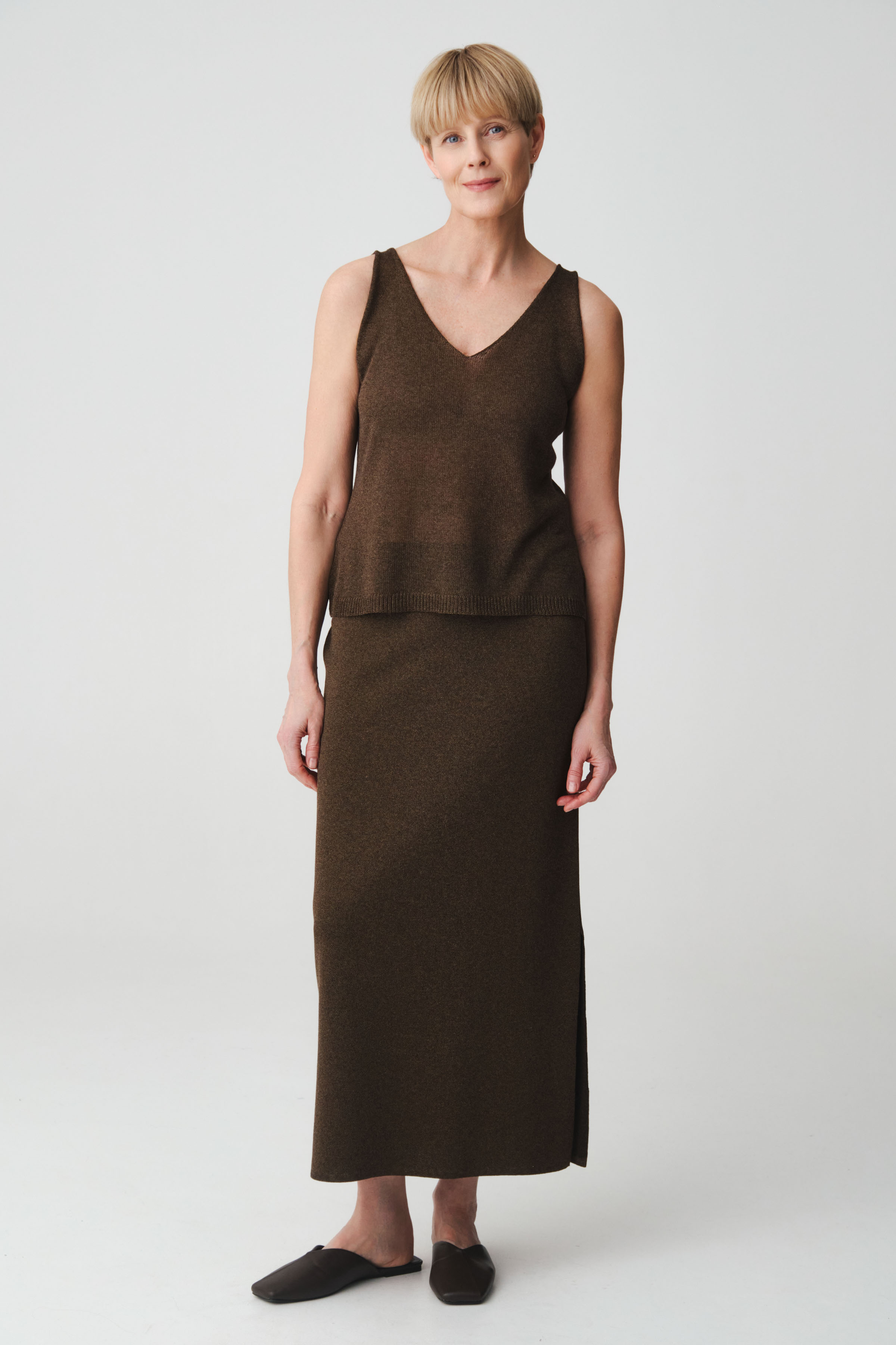 Юбка с разрезом гладкая