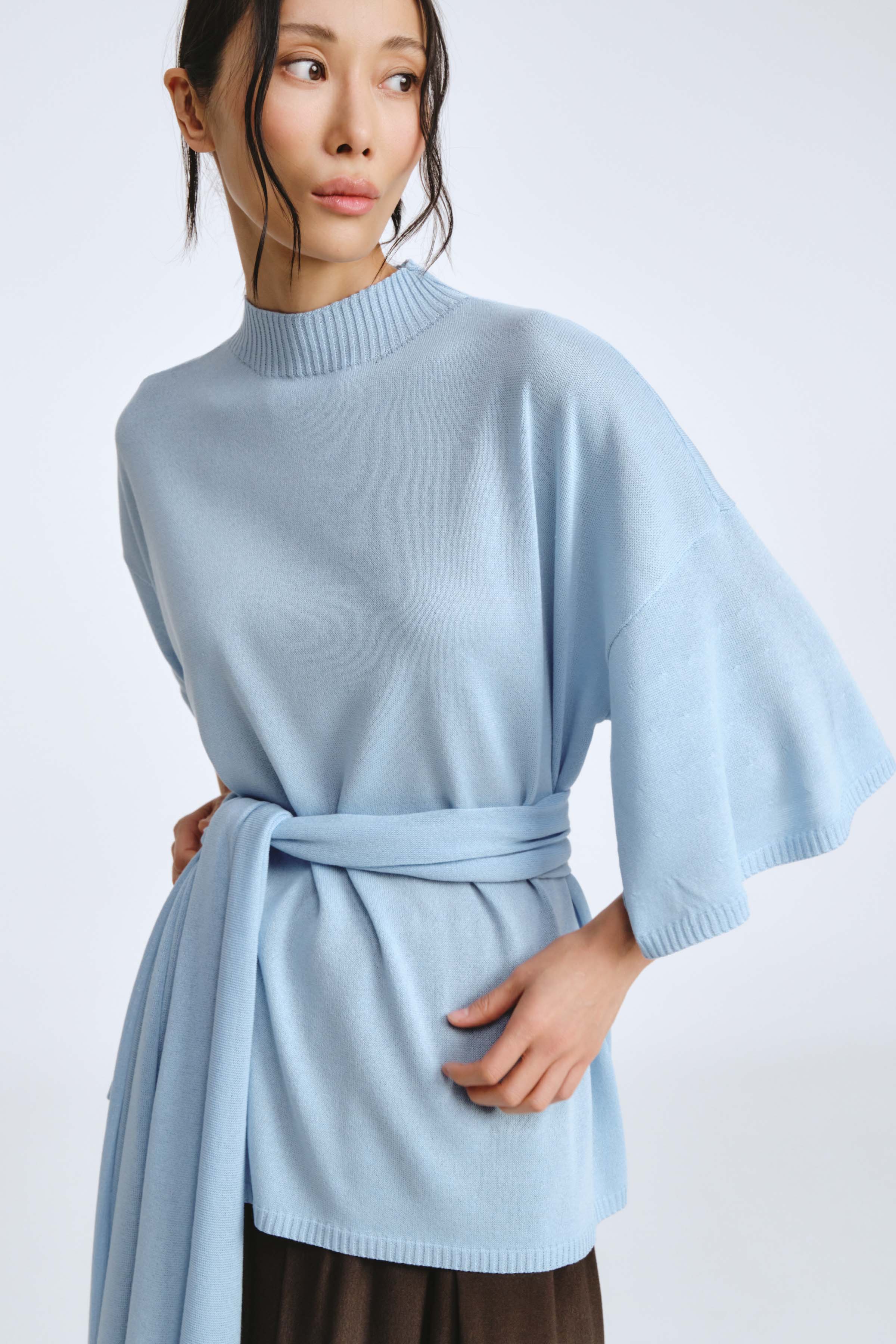 Джемпер с широким рукавом и поясом