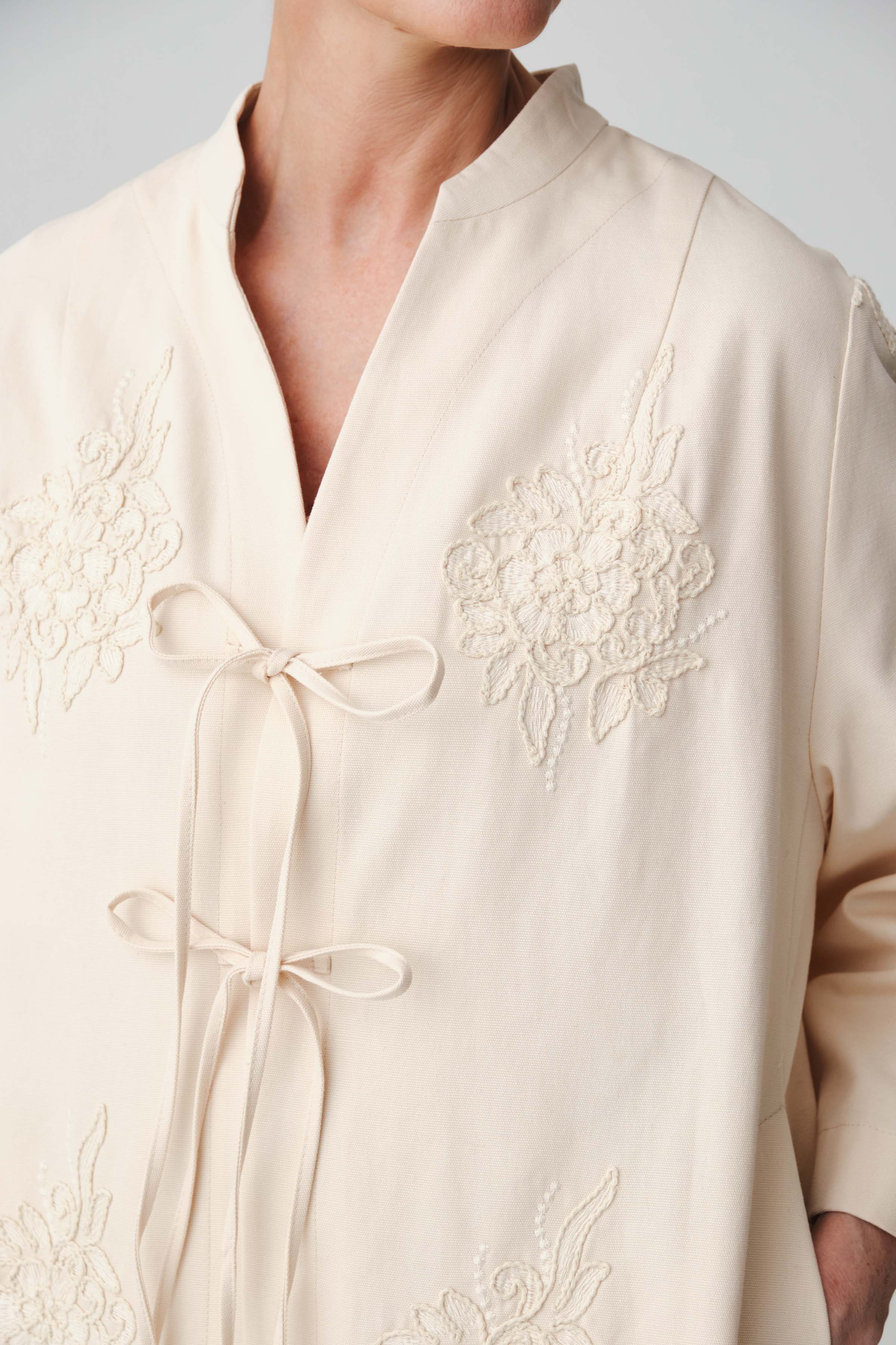 Жакет накидка с вышивкой