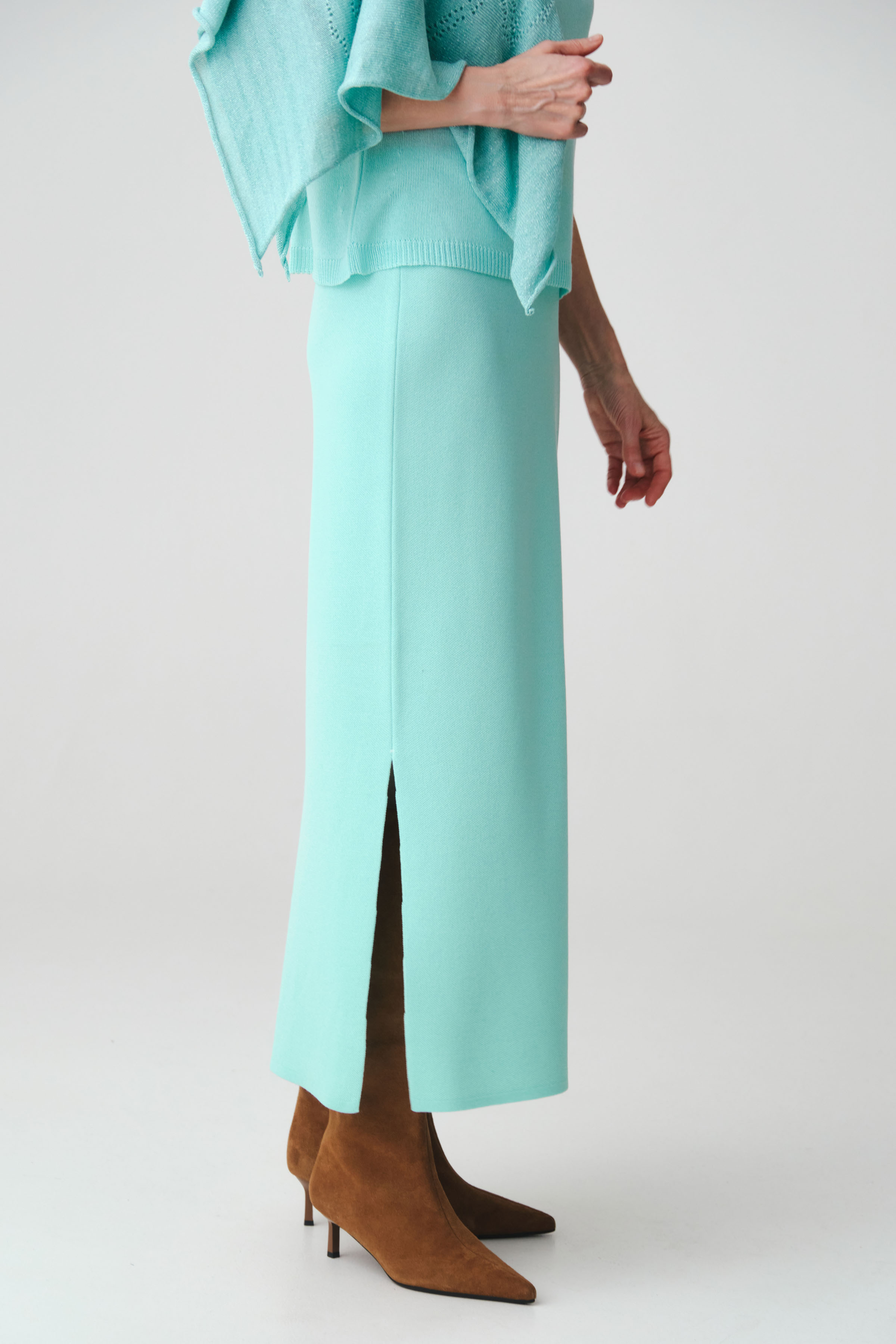 Юбка с разрезом гладкая