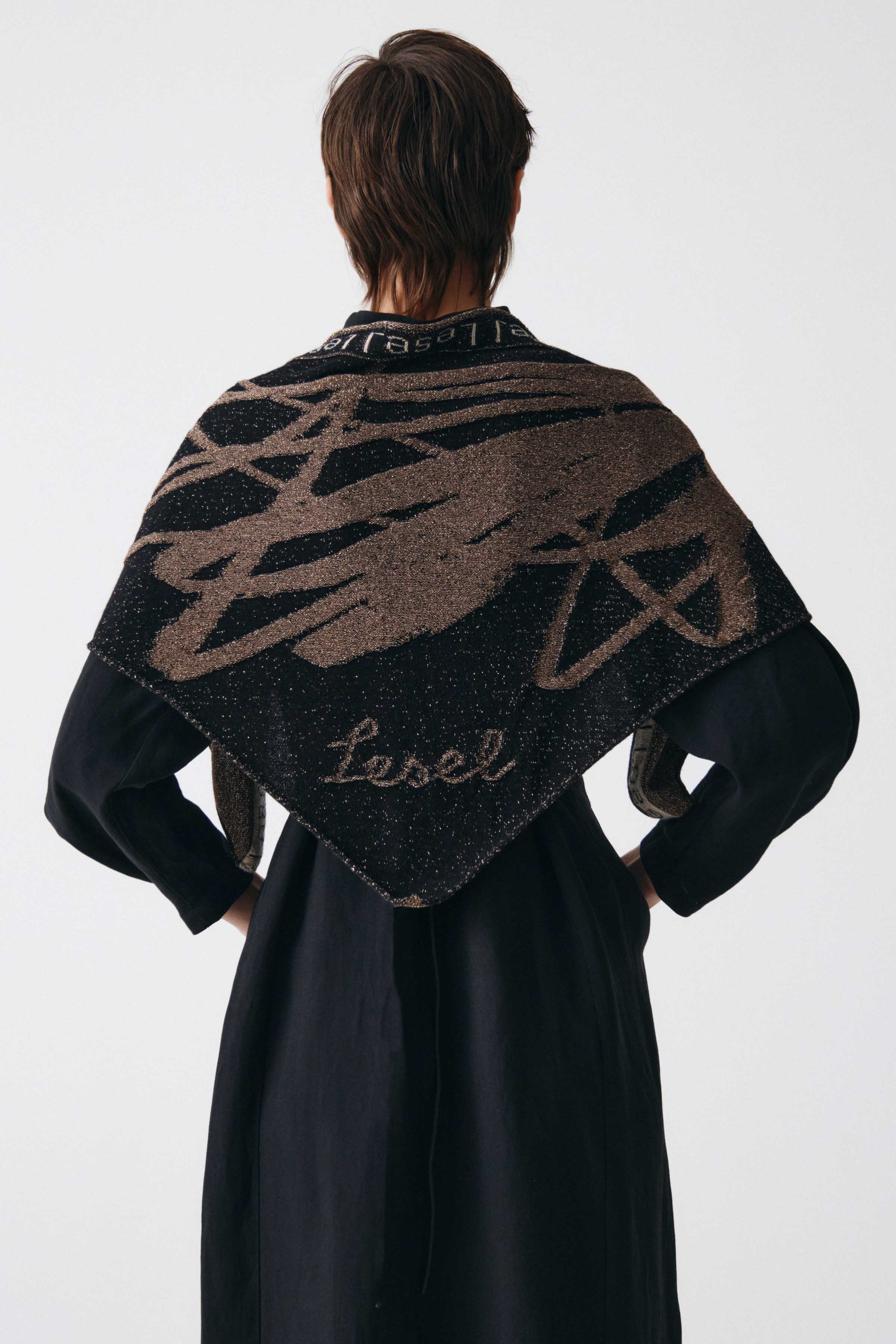 Косынка Лого  от Lesel (Лесель)! Заказывайте по ✆ 8 (800) 777 02 37