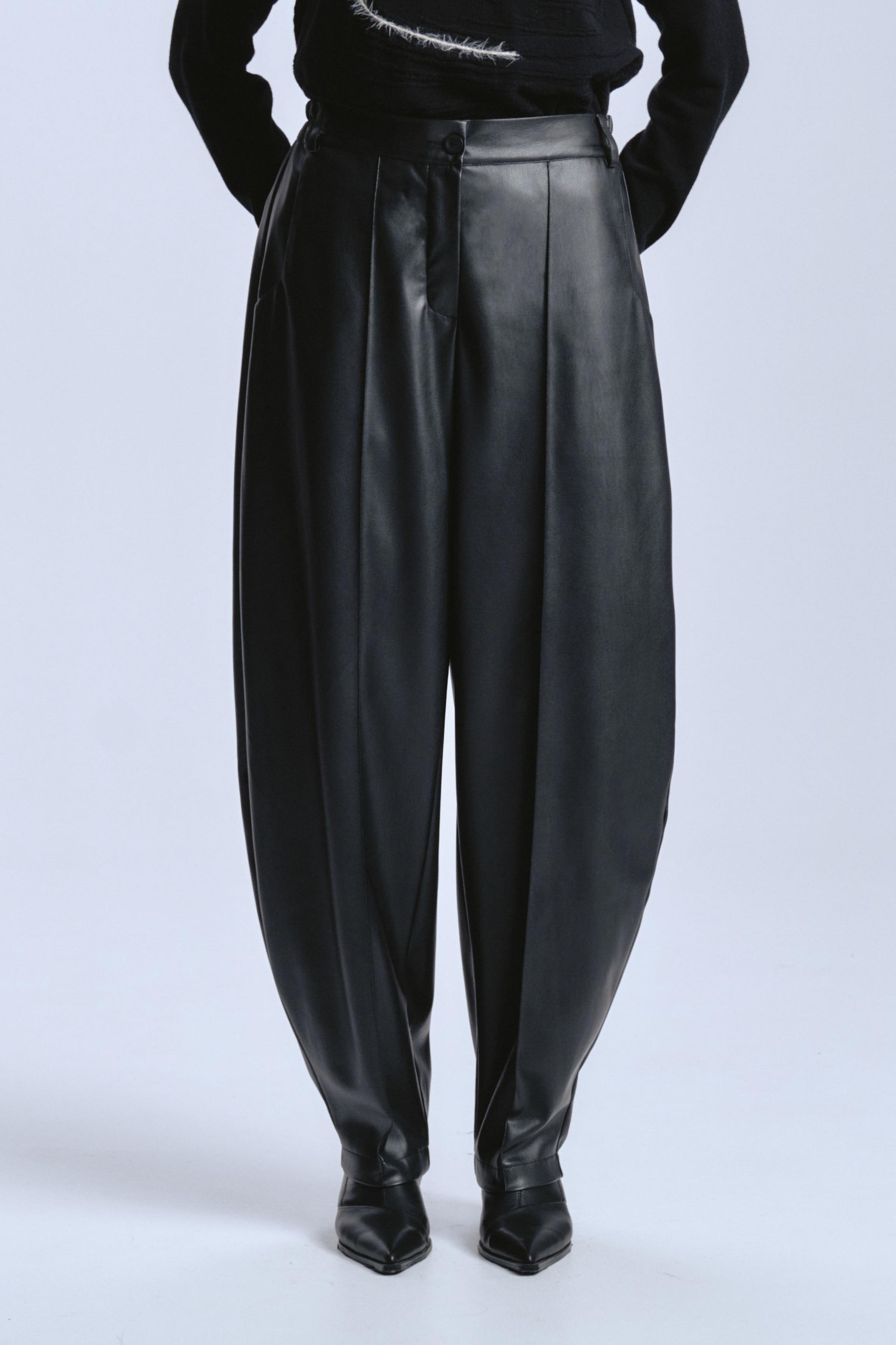 Брюки овал со стрелками, кожа  от Lesel (Лесель)! Заказывайте по ✆ 8 (800) 777 02 37