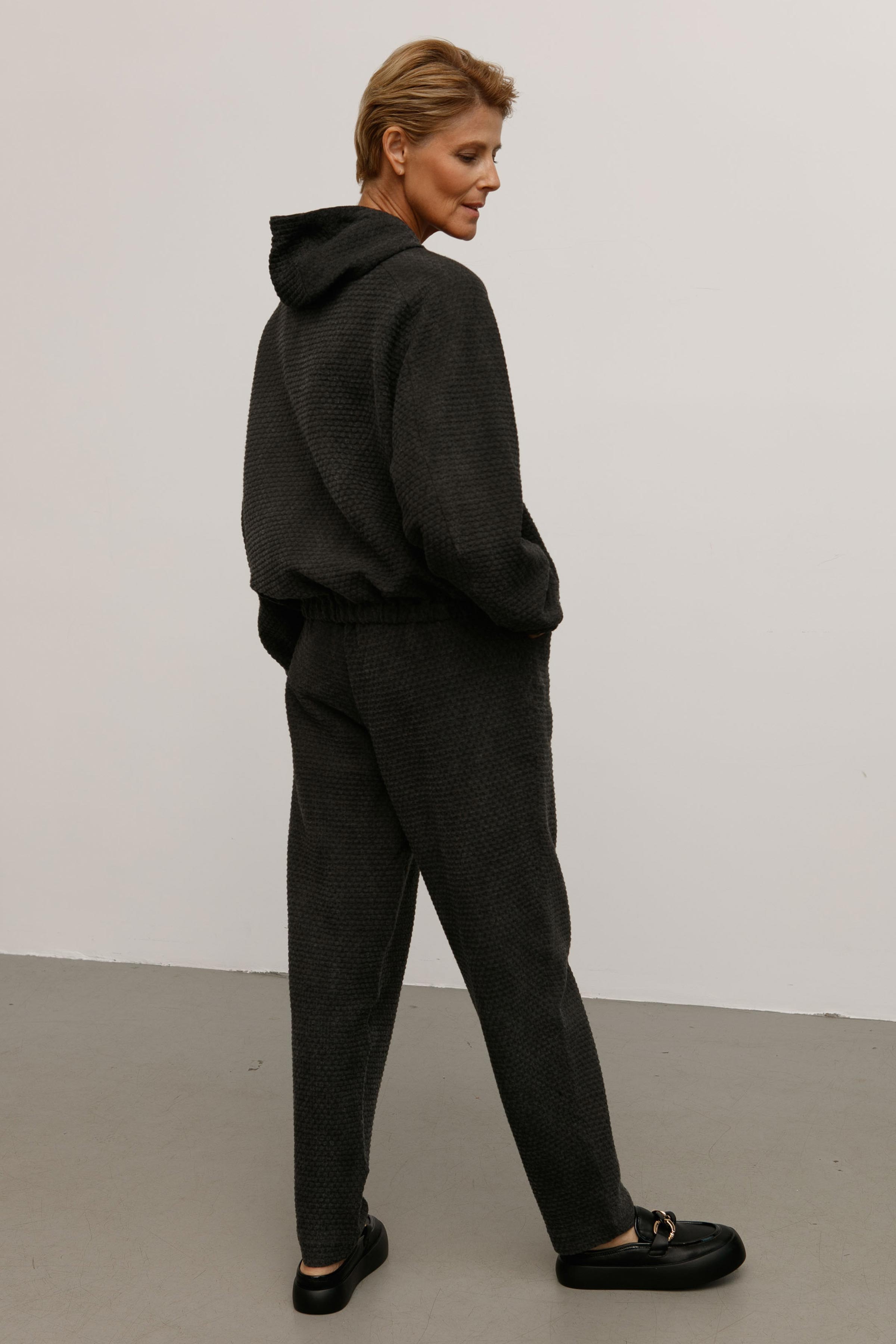 Брюки Соты-спорт 2 01 Мел (craie), 00 Черный (noir) от Lesel (Лесель)! Заказывайте по ✆ 8 (800) 777 02 37