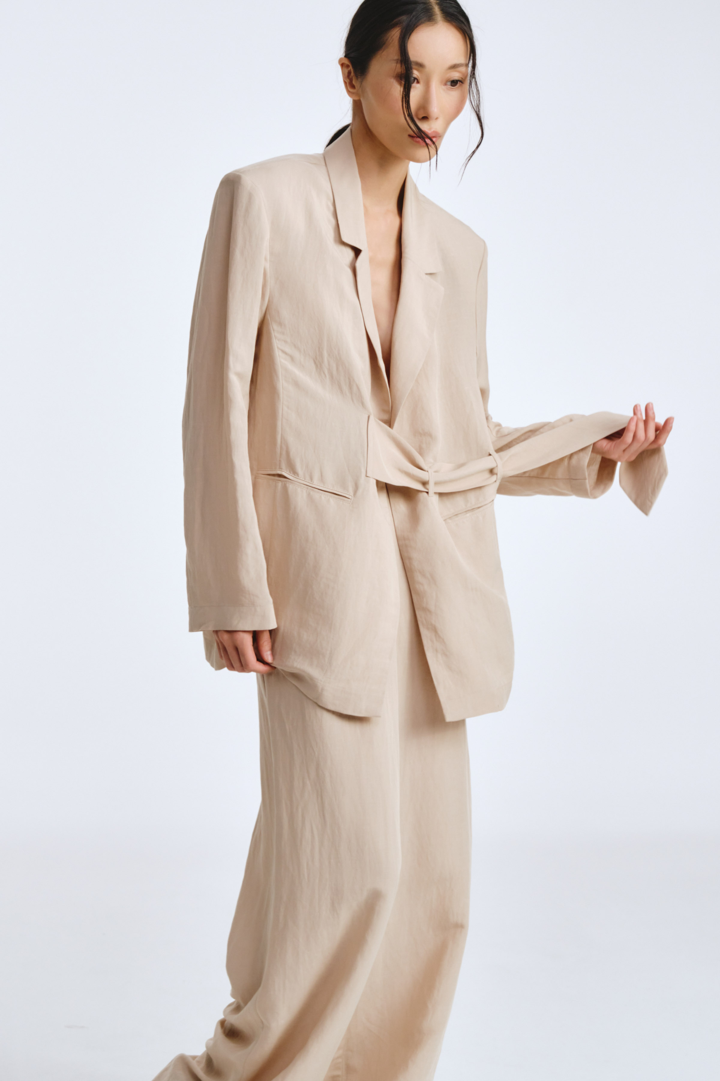 Жакет прямой, с хлястиком, тонкий лен