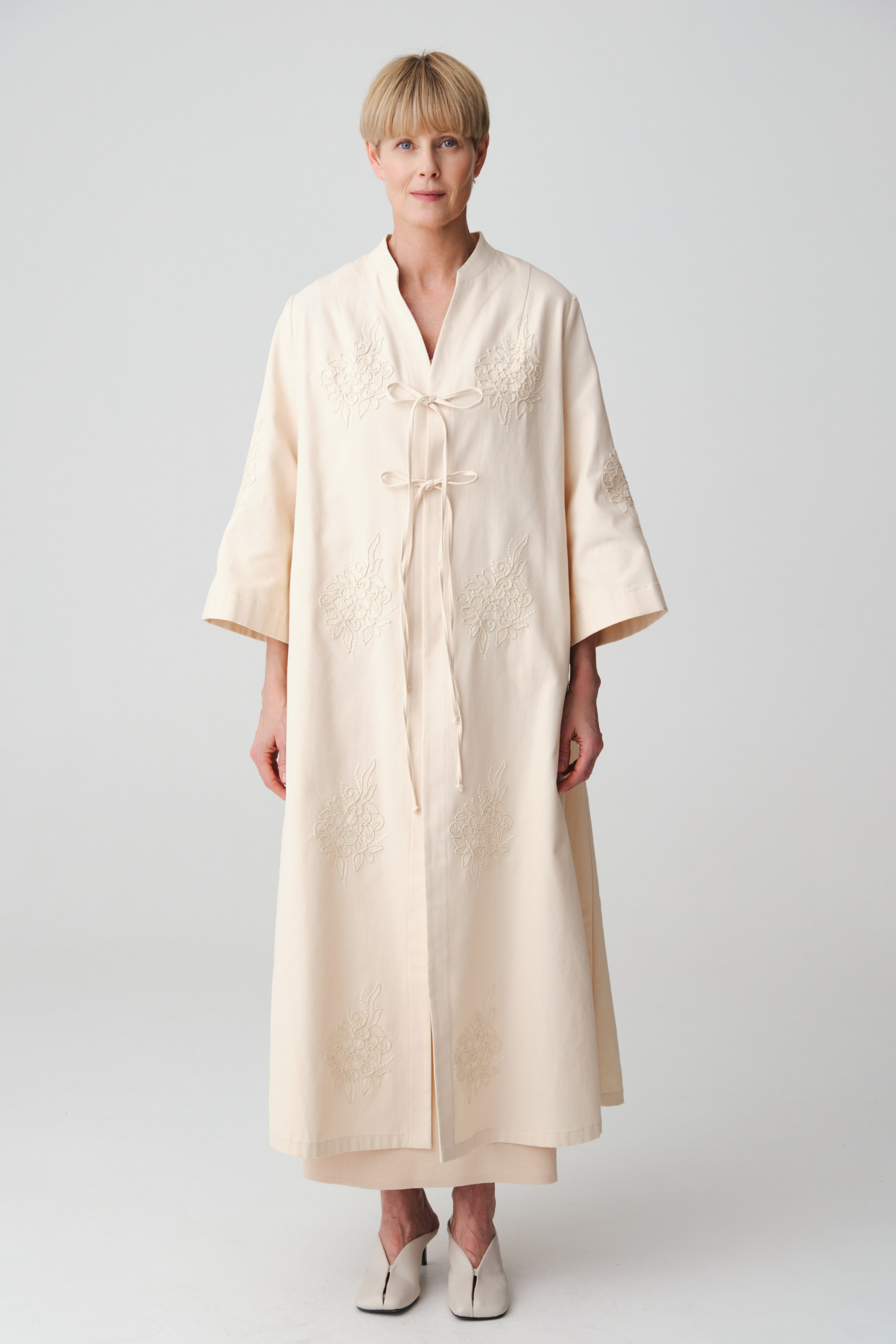 Жакет накидка с вышивкой