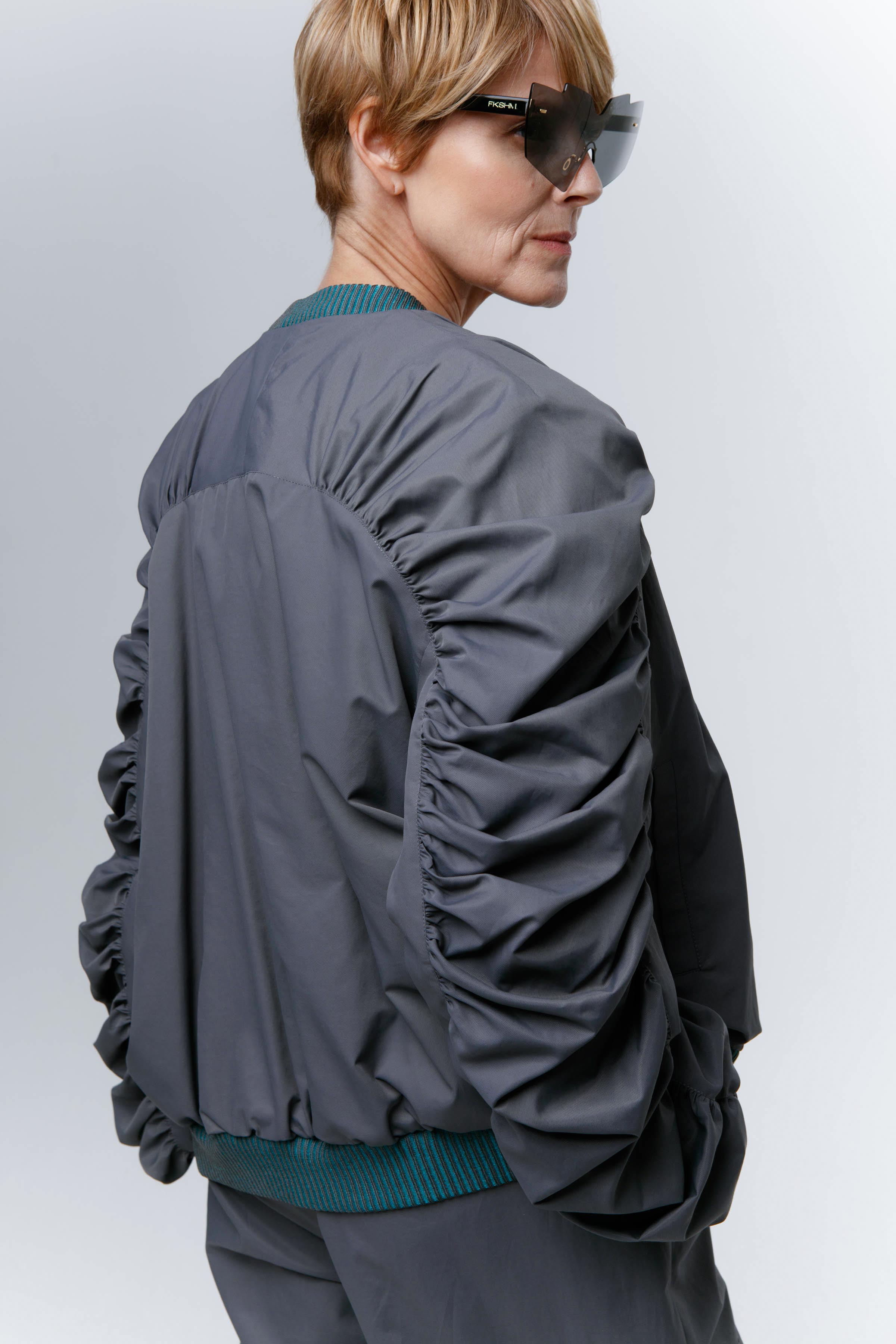 Жакет бомбер со сборкой 10 Серый (grise), 00 Черный (noir) от Lesel (Лесель)! Заказывайте по ✆ 8 (800) 777 02 37