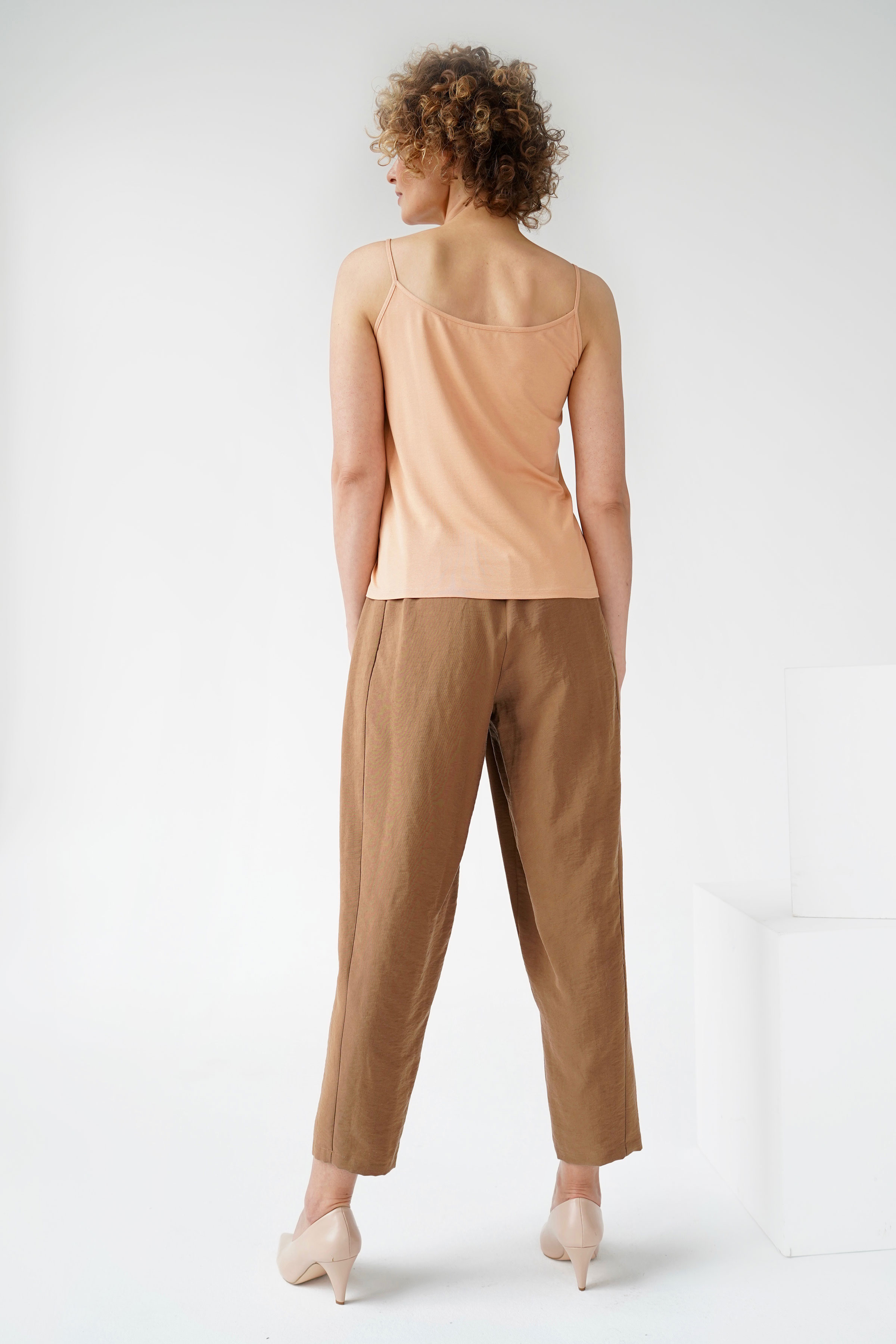 Топ база на бретелях 35 Синий луч (bleu ray), 01 Мел (craie) от Lesel (Лесель)! Заказывайте по ✆ 8 (800) 777 02 37