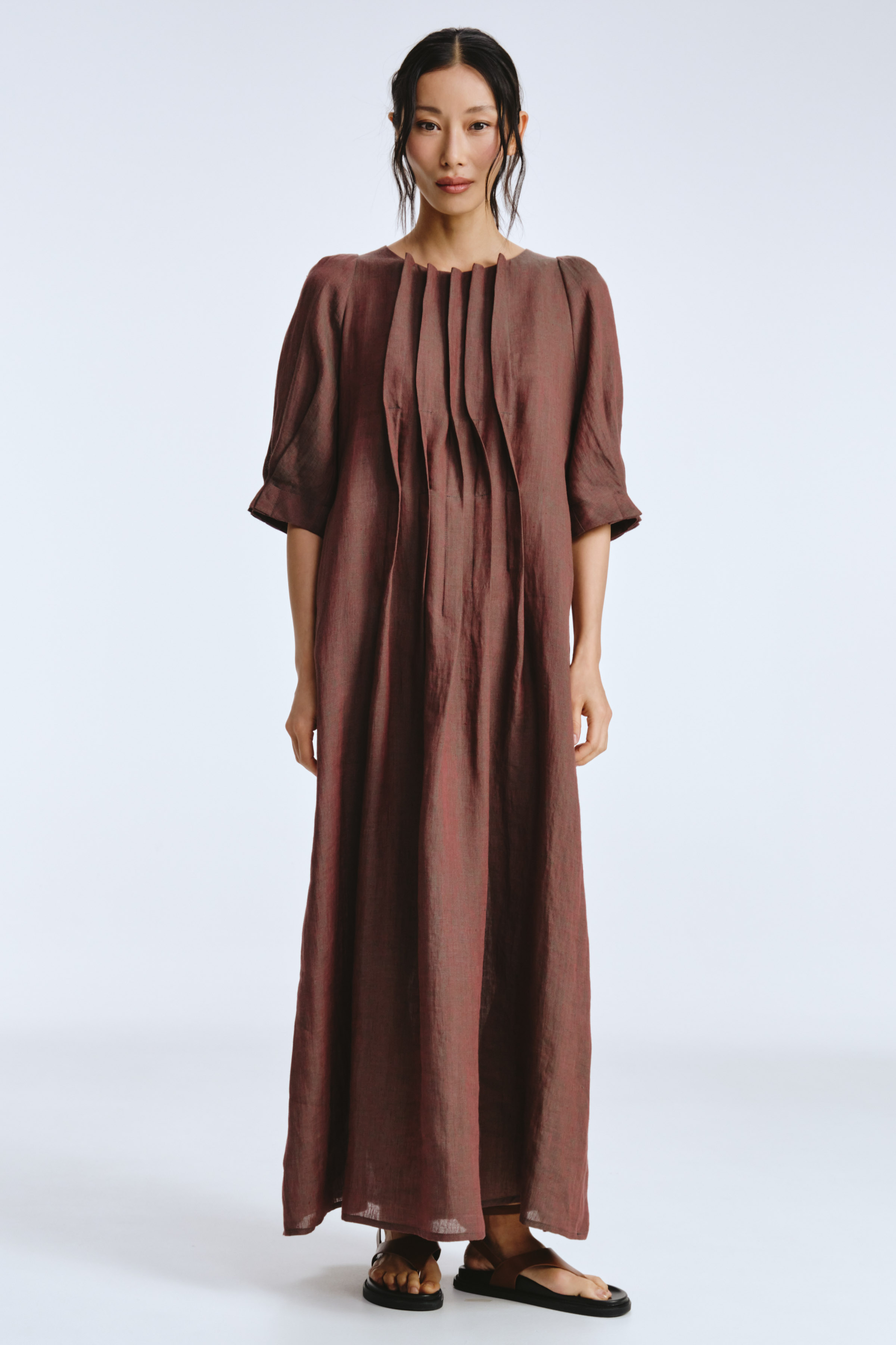 Платье с широкими защипами, лен 94 Темная медь (dark copper), 64 Эвкалипт (eucalyptus), 38 Джинсовый (denim), 86 Бронза (bronze) от Lesel (Лесель)! Заказывайте по ✆ 8 (800) 777 02 37