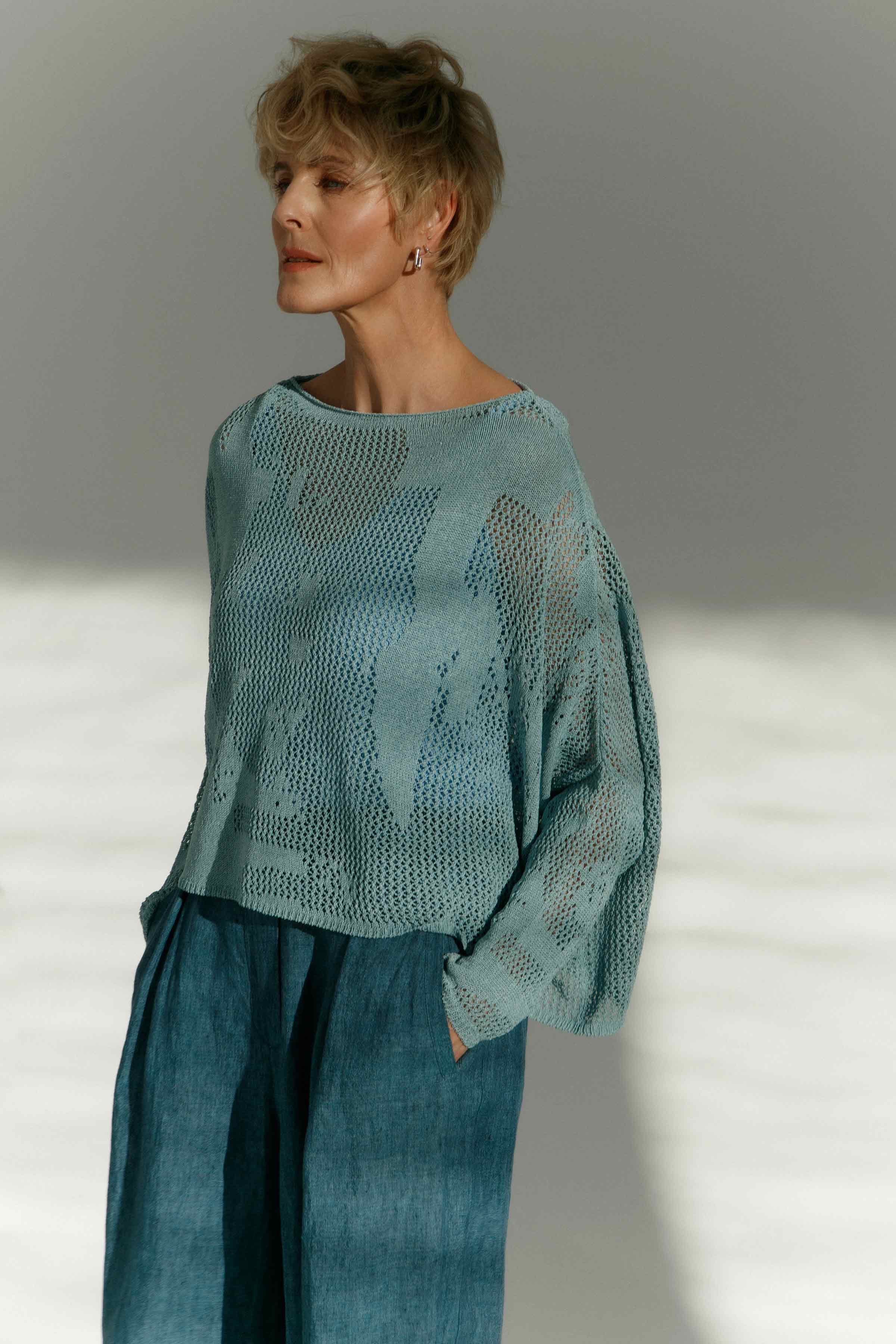 Джемпер Шрифты 39 Светло- джинсовый (denim bleu clair)  от Lesel (Лесель)! Заказывайте по ✆ 8 (800) 777 02 37