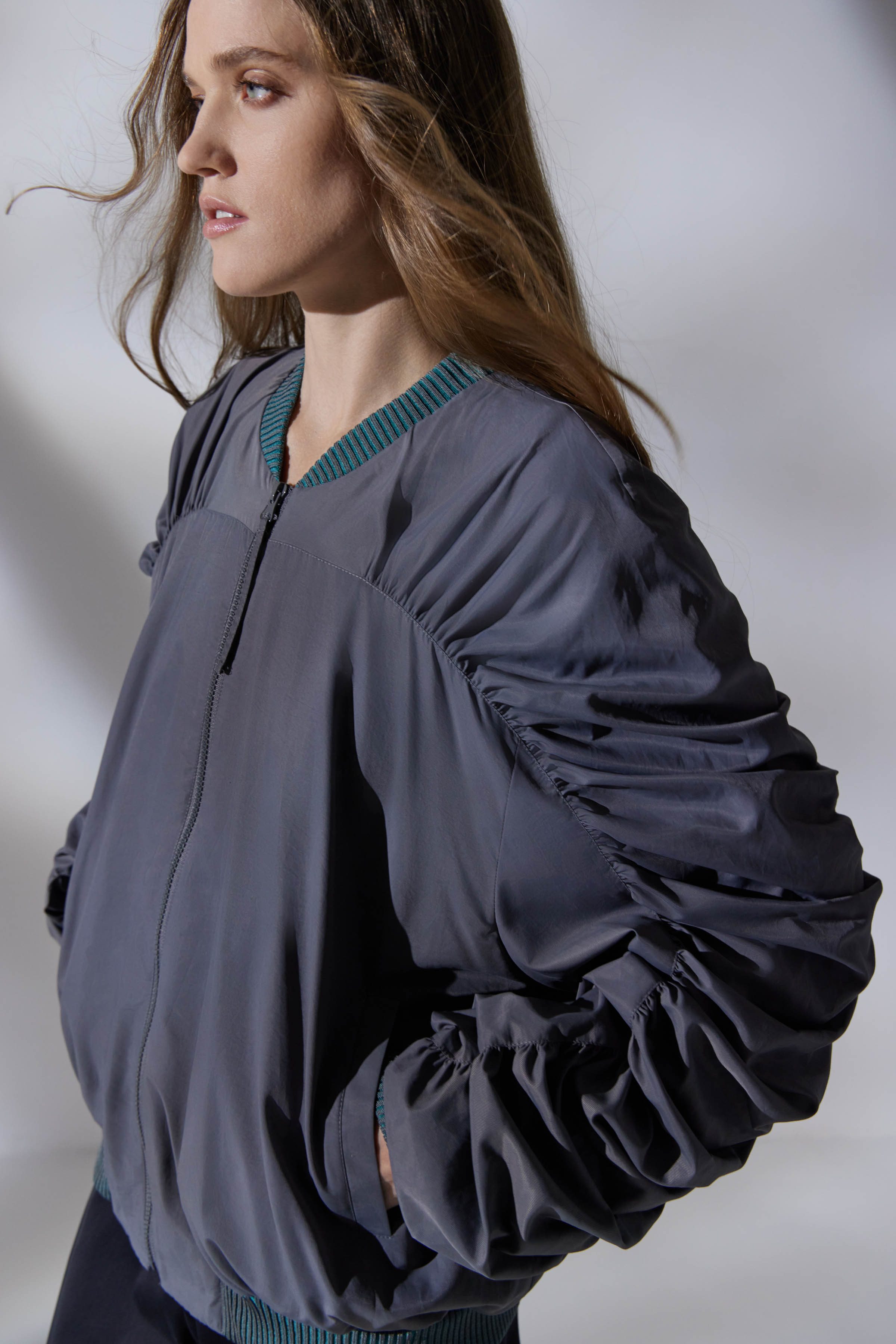 Жакет бомбер со сборкой 10 Серый (grise), 00 Черный (noir) от Lesel (Лесель)! Заказывайте по ✆ 8 (800) 777 02 37