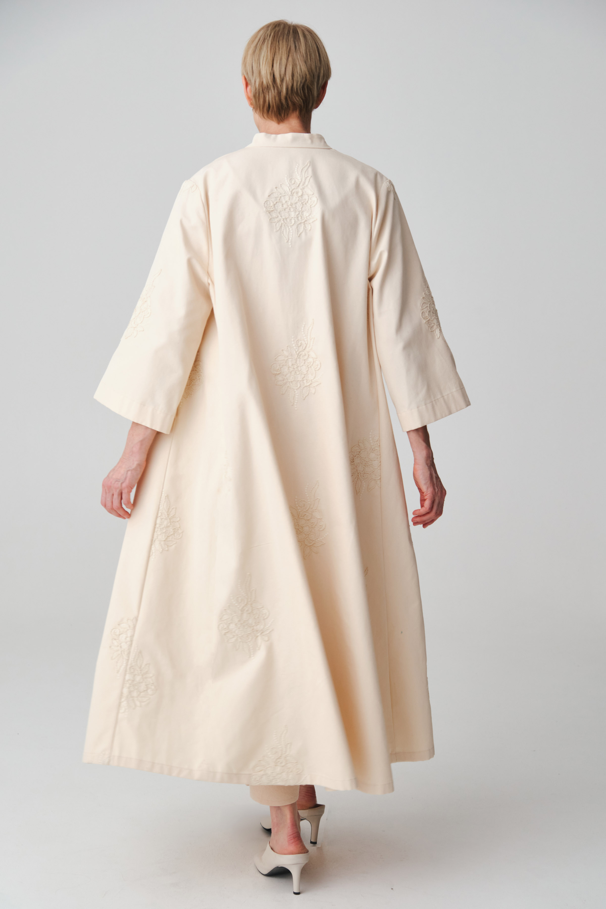 Жакет накидка с вышивкой