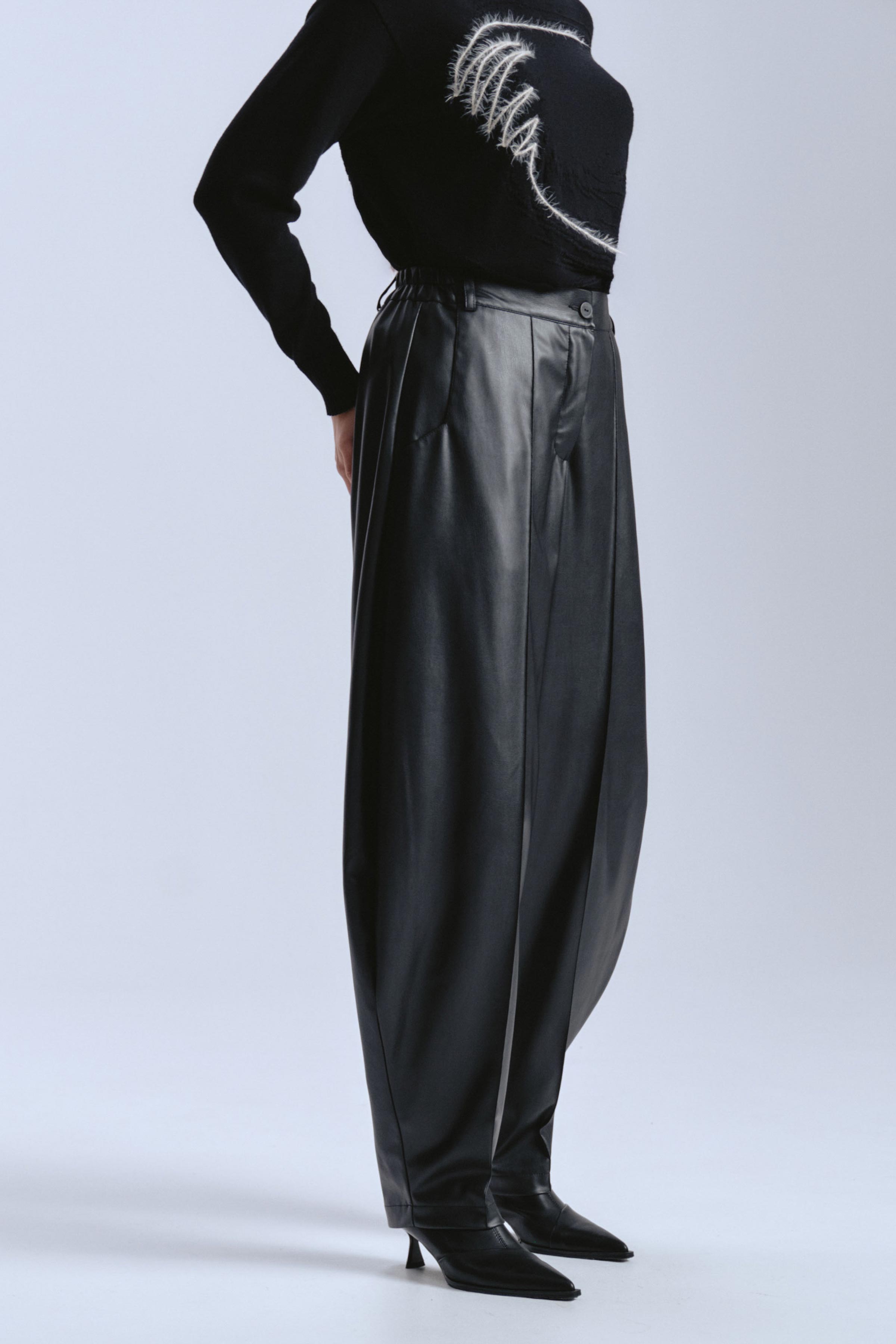 Брюки овал со стрелками, кожа  от Lesel (Лесель)! Заказывайте по ✆ 8 (800) 777 02 37