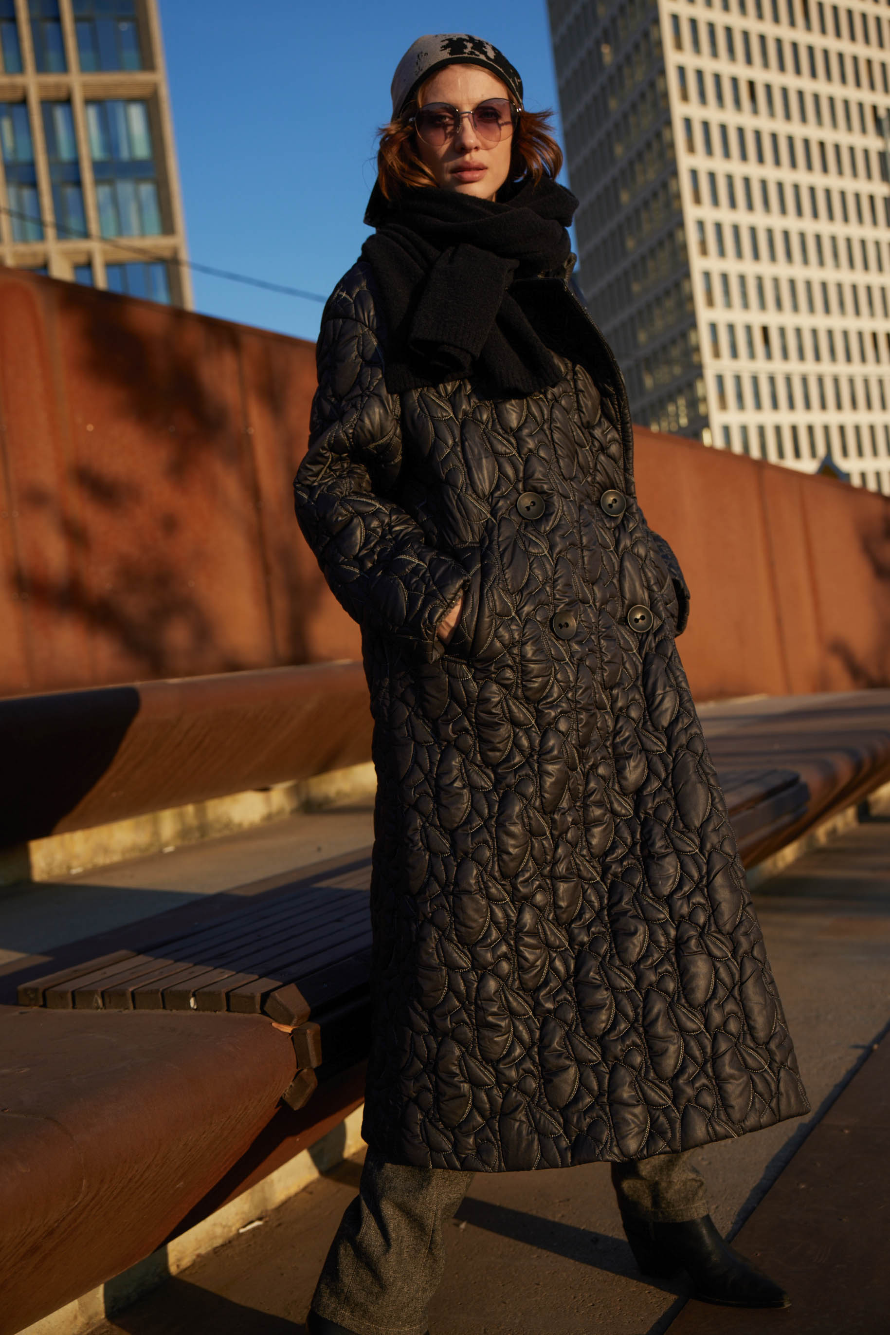 Пальто стеганое, с лацканами и воротником-стойкой 00 Черный (noir), 04 Бежевый камень (pierre beige) от Lesel (Лесель)! Заказывайте по ✆ 8 (800) 777 02 37