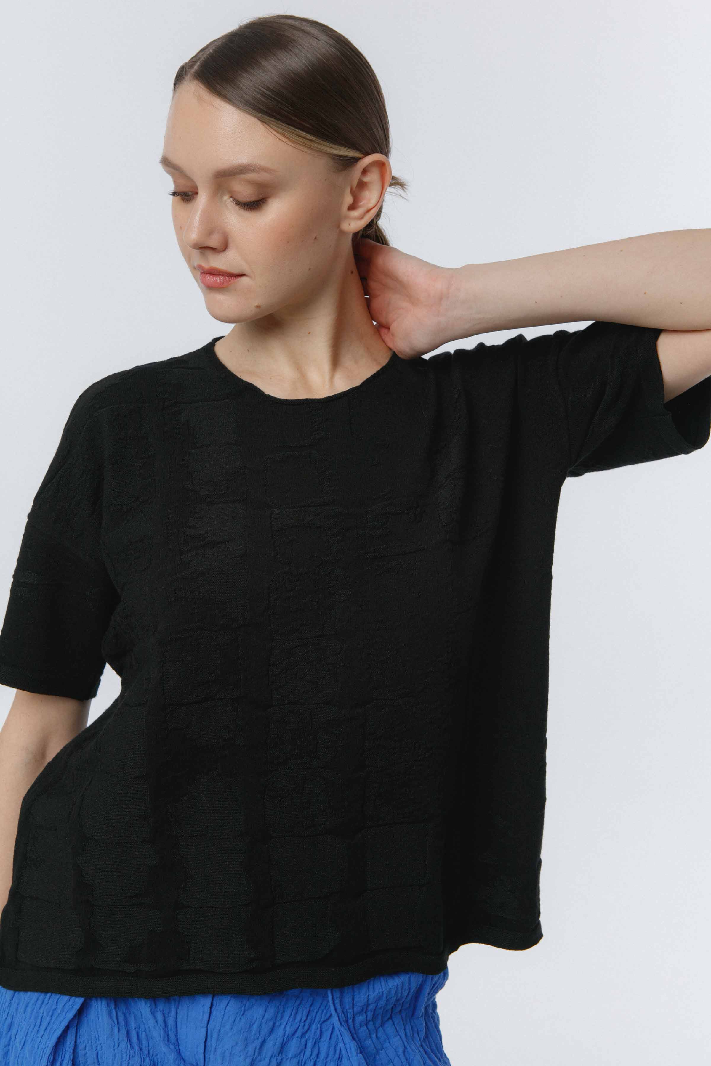 Джемпер с коротким рукавом Исчезающие квадраты 16 Черный меланж (melange noir) от Lesel (Лесель)! Заказывайте по ✆ 8 (800) 777 02 37