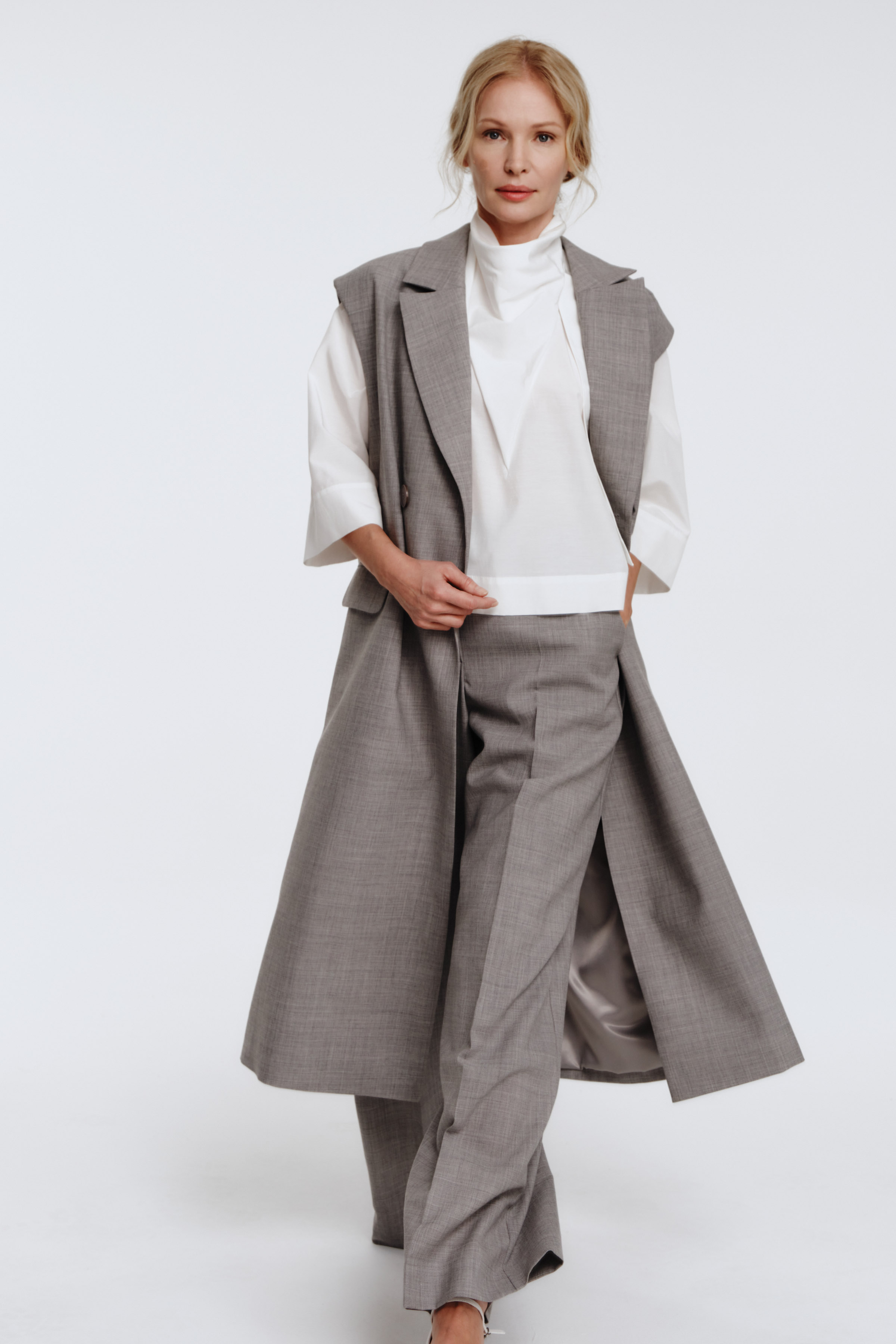 Жилет длинный двубортный, на подкладке 15 Серый меланж (melange gris) от Lesel (Лесель)! Заказывайте по ✆ 8 (800) 777 02 37