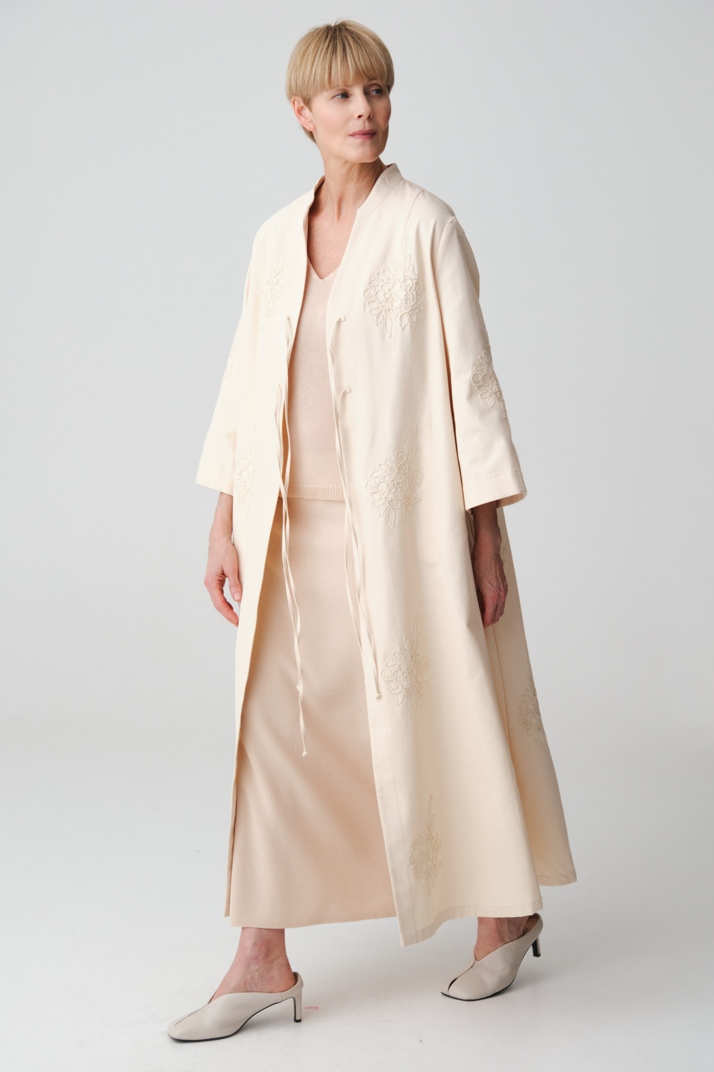 Жакет накидка с вышивкой