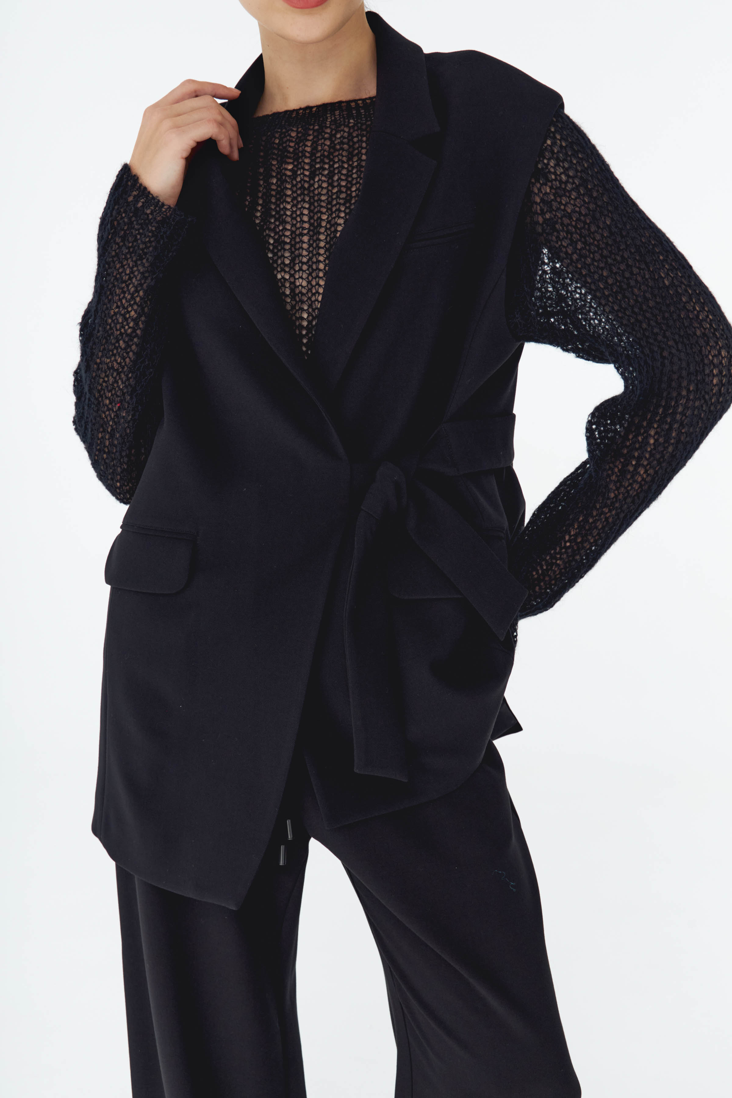 Жилет асимметрия, гладкий, с подкладом 00 Черный (noir) от Lesel (Лесель)! Заказывайте по ✆ 8 (800) 777 02 37