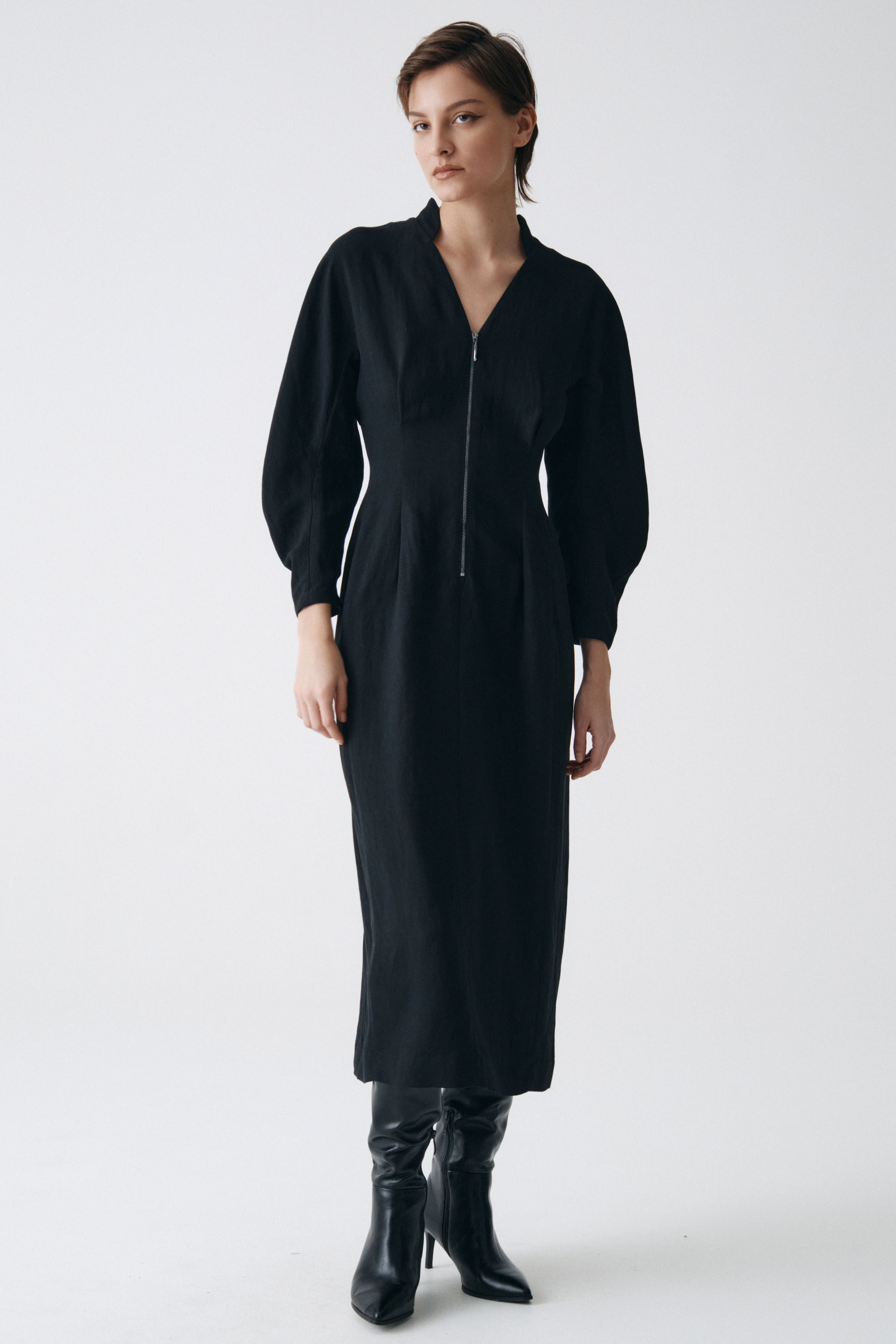 Платье песочные часы с овальными рукавами и шнуровкой  от Lesel (Лесель)! Заказывайте по ✆ 8 (800) 777 02 37