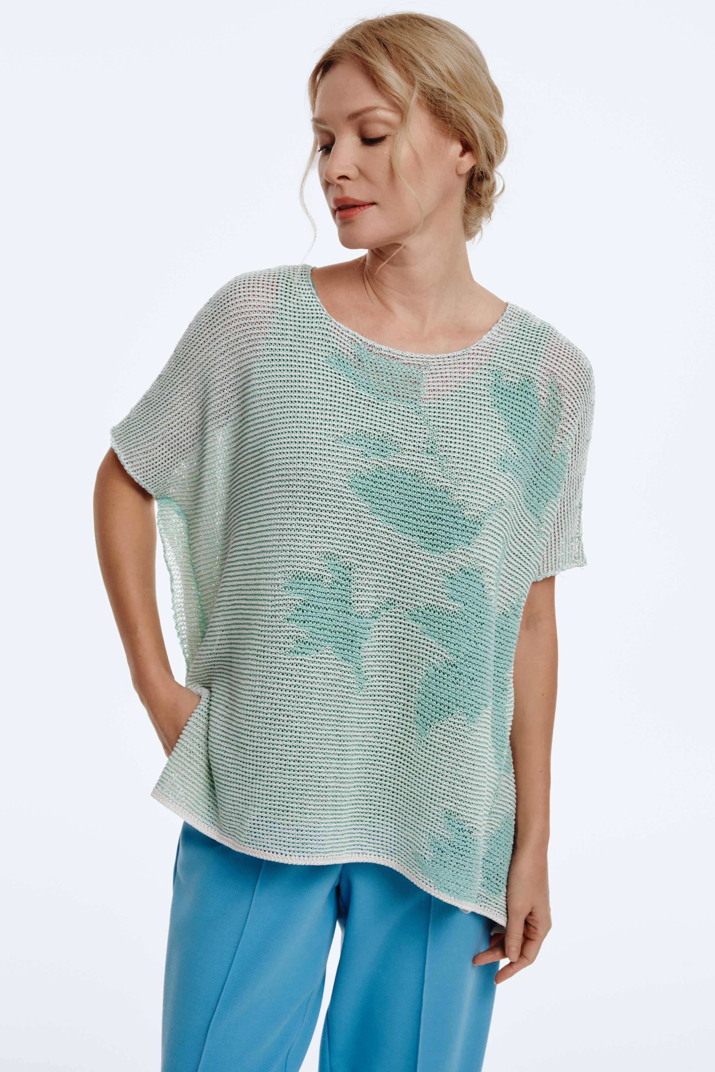 Джемпер с коротким рукавом Воздушные цветы  от Lesel (Лесель)! Заказывайте по ✆ 8 (800) 777 02 37