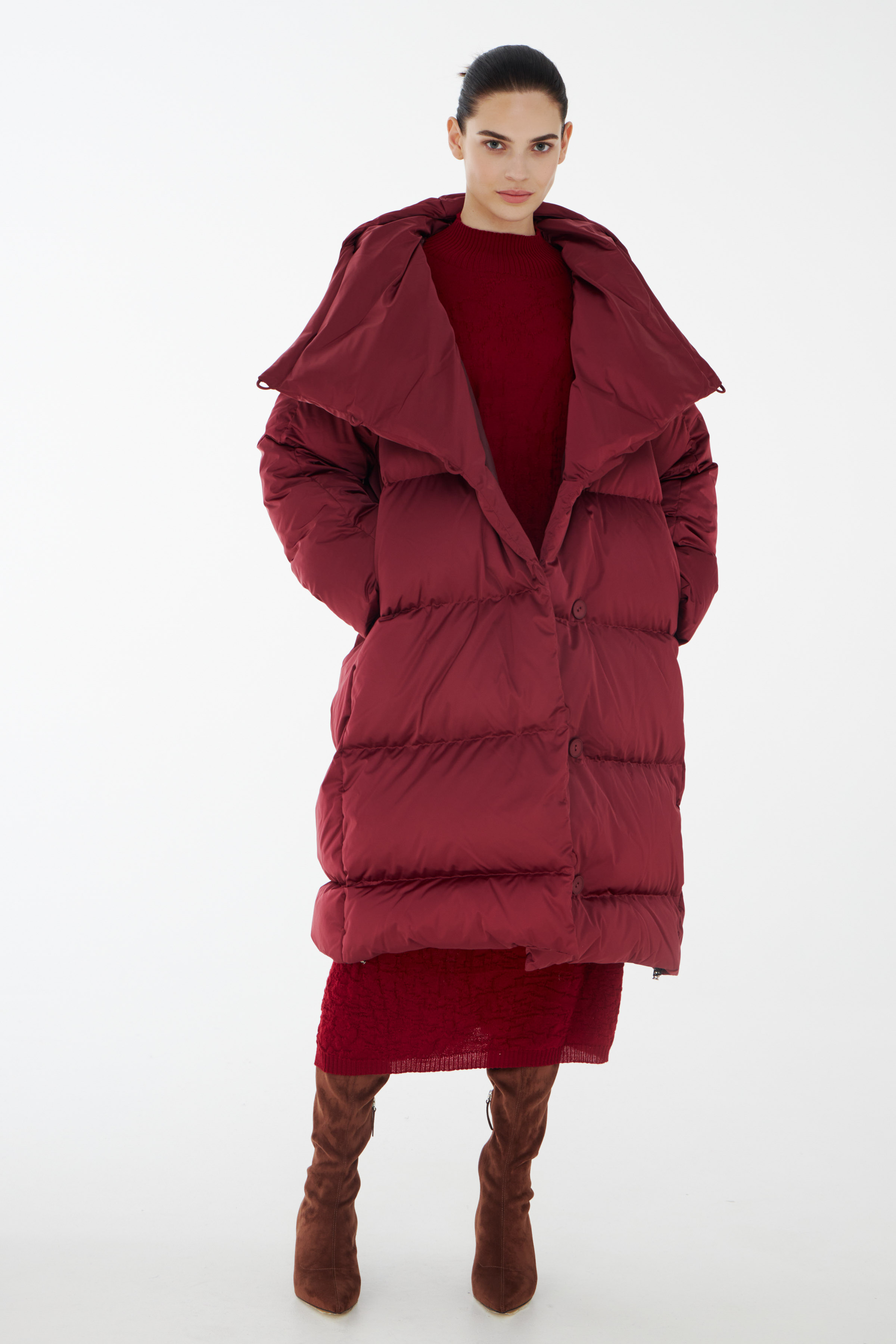 Пальто пуховое с навесными петлями 27 Бордо (burdeaux), 00 Черный (noir), 68 Изумруд (emeraude), 77 Торф (tourbe), 33 Ночь (nuit), 28 Ягода (baie) от Lesel (Лесель)! Заказывайте по ✆ 8 (800) 777 02 37