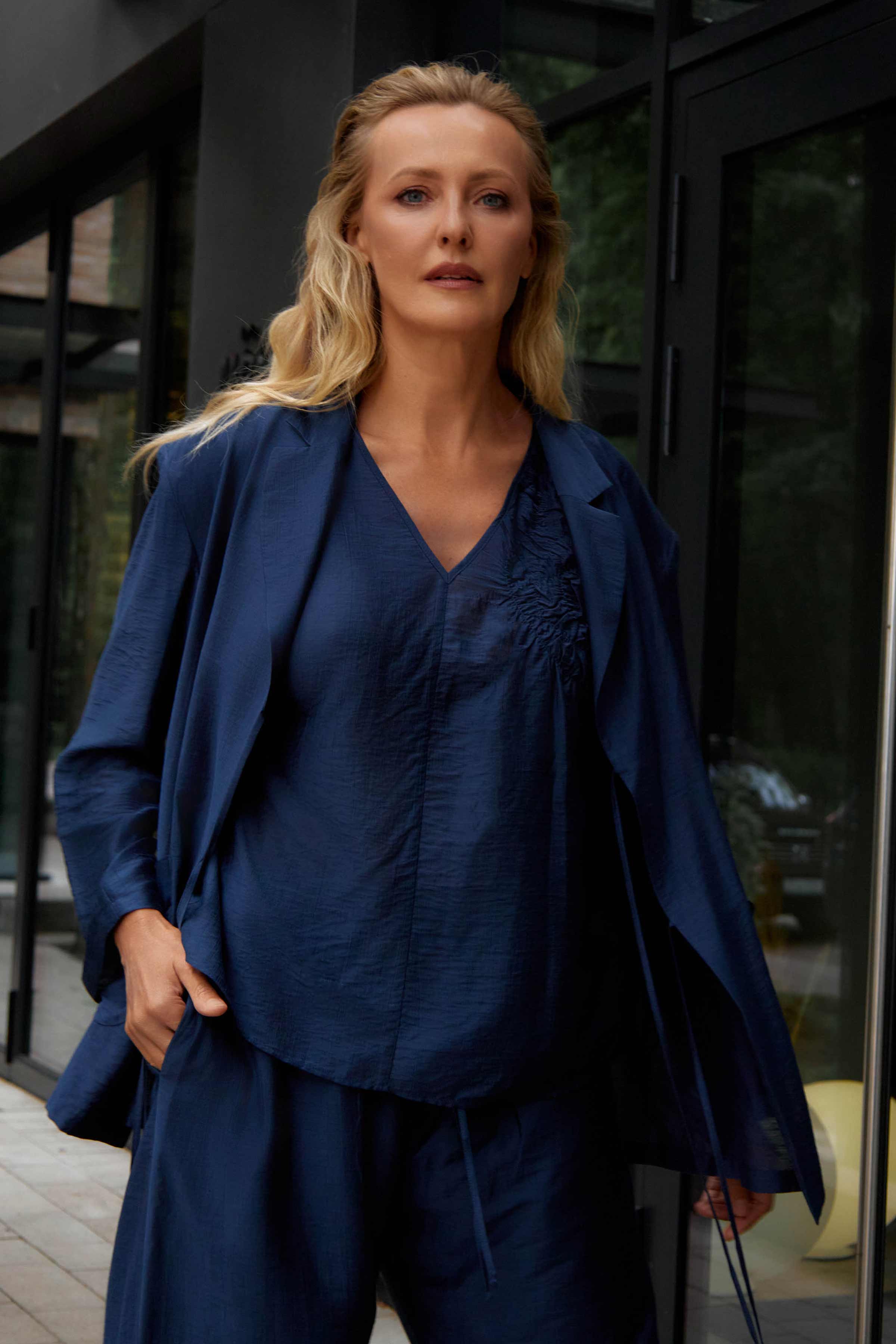 Блуза с декором, шёлк 38 Джинсовый (denim) от Lesel (Лесель)! Заказывайте по ✆ 8 (800) 777 02 37