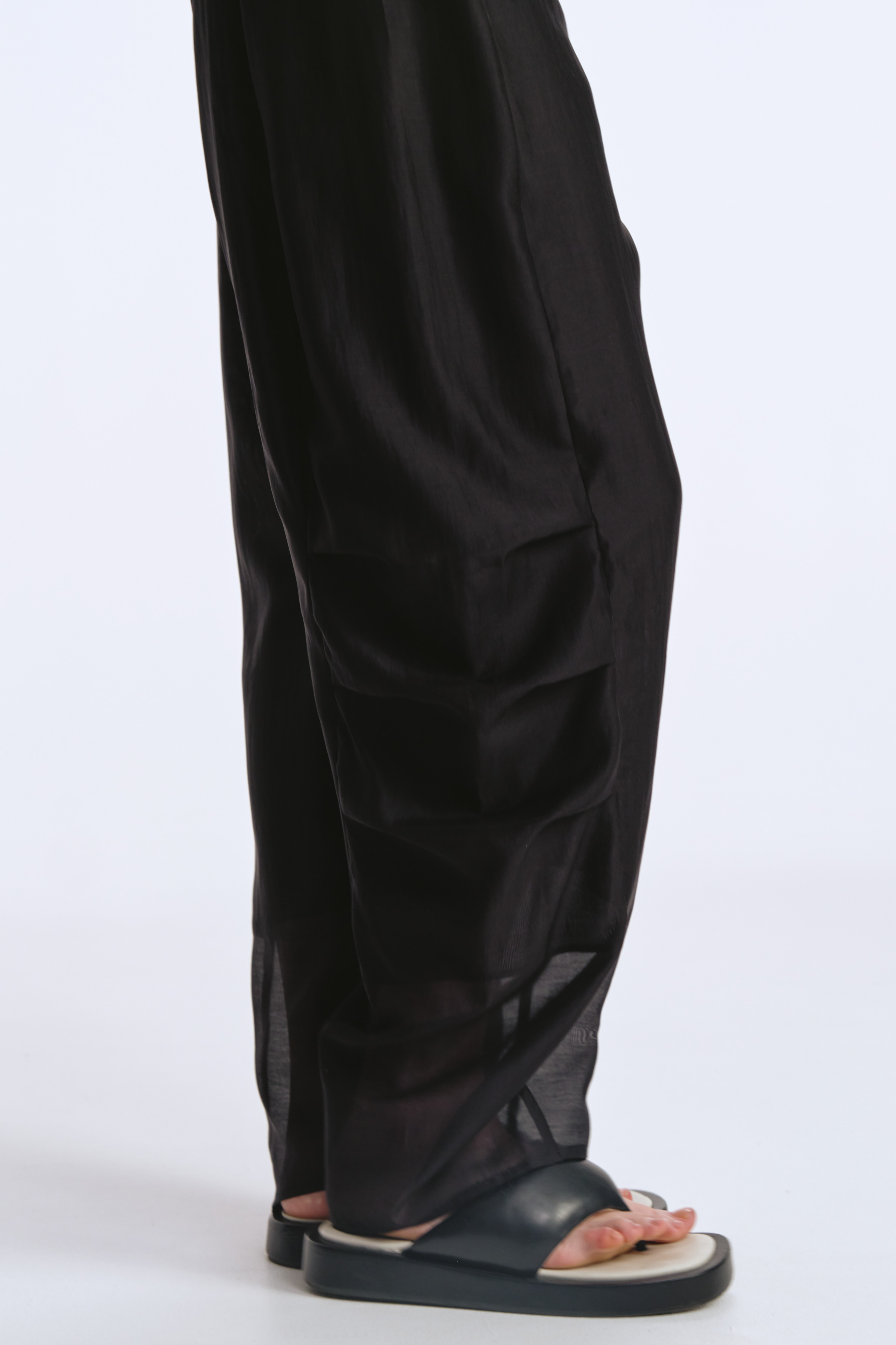 Брюки большой овал с защипами, прозрачные