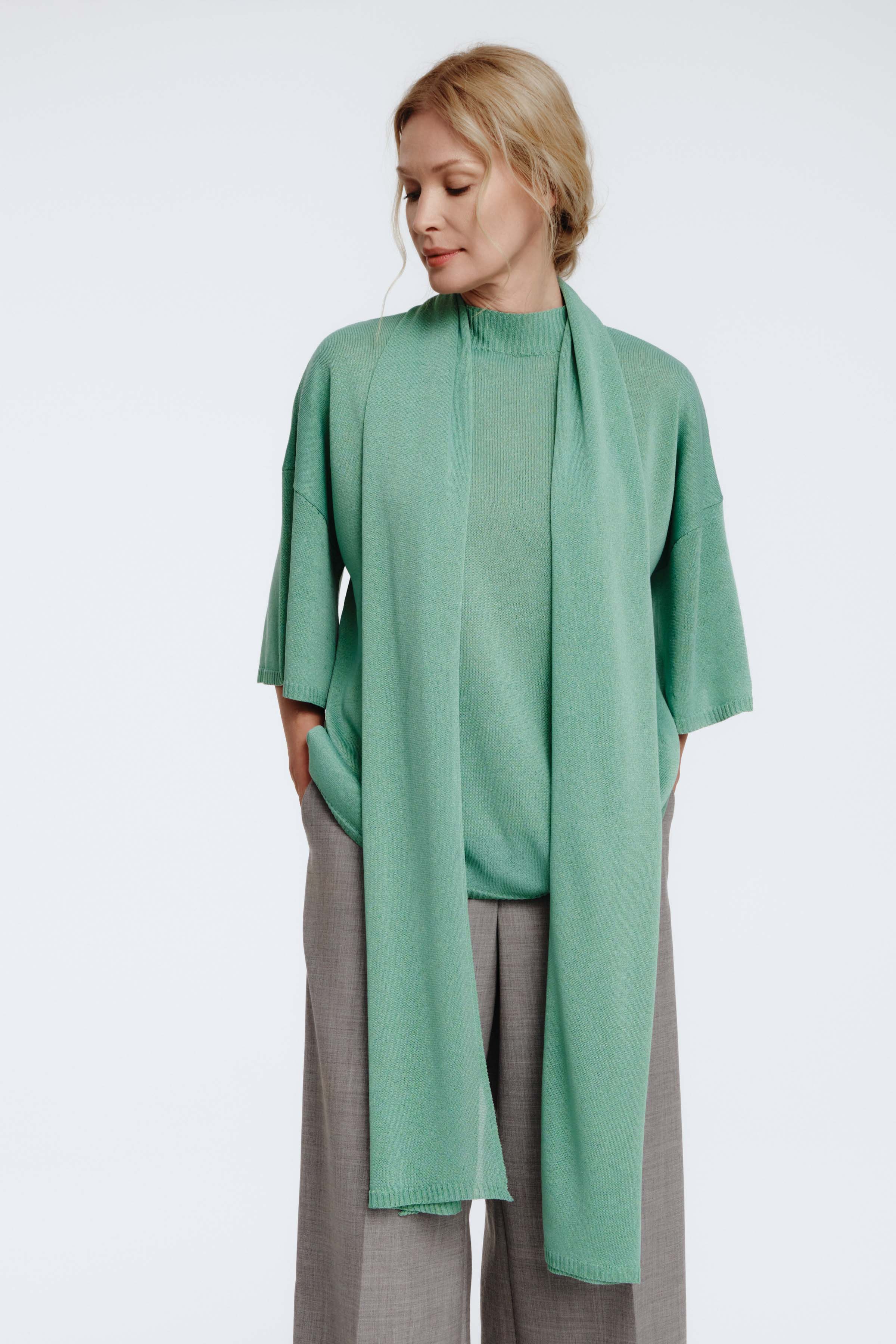 Джемпер с широким рукавом и поясом