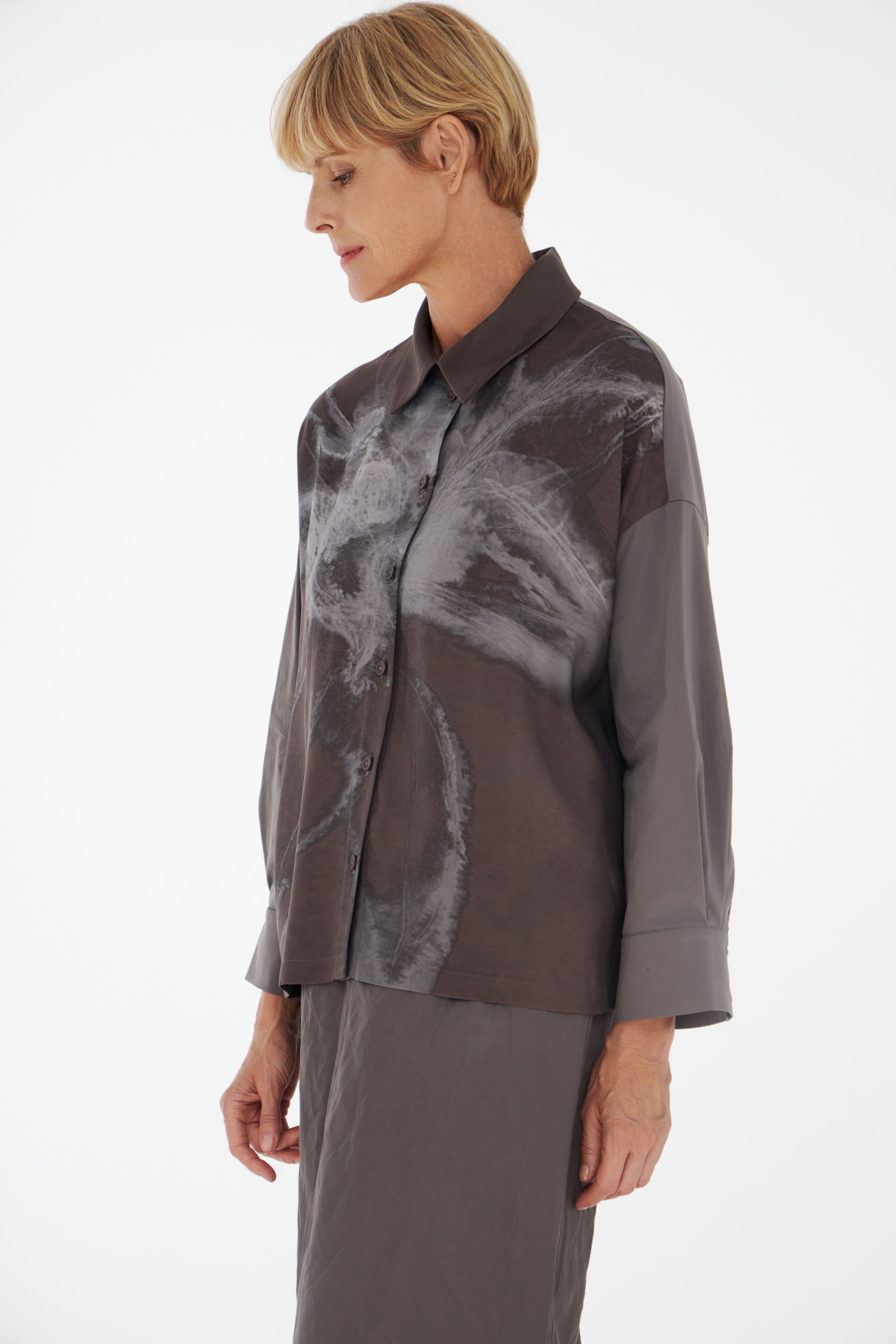 Блуза Цветок на пуговицах комбинированная  от Lesel (Лесель)! Заказывайте по ✆ 8 (800) 777 02 37