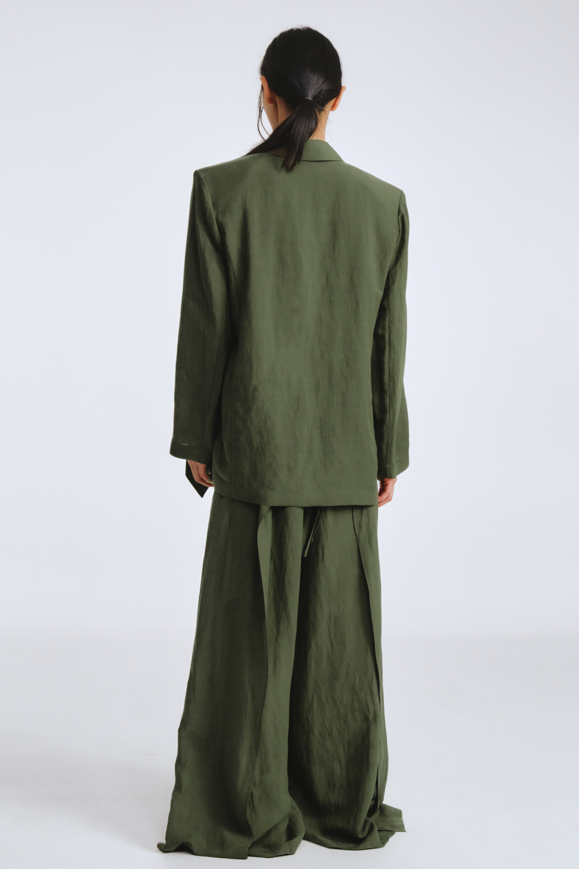 Жакет прямой, с хлястиком, тонкий лен 60 Лесная чаща (foret dense) от Lesel (Лесель)! Заказывайте по ✆ 8 (800) 777 02 37