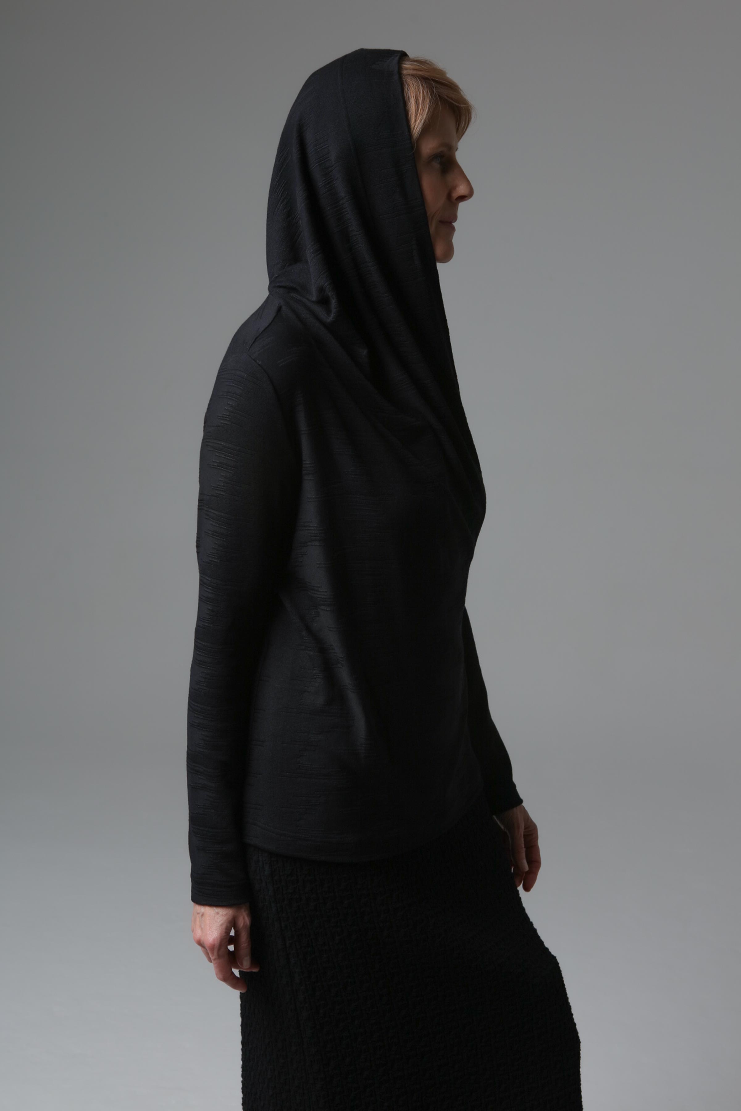 Блуза эластичная с капюшоном  от Lesel (Лесель)! Заказывайте по ✆ 8 (800) 777 02 37