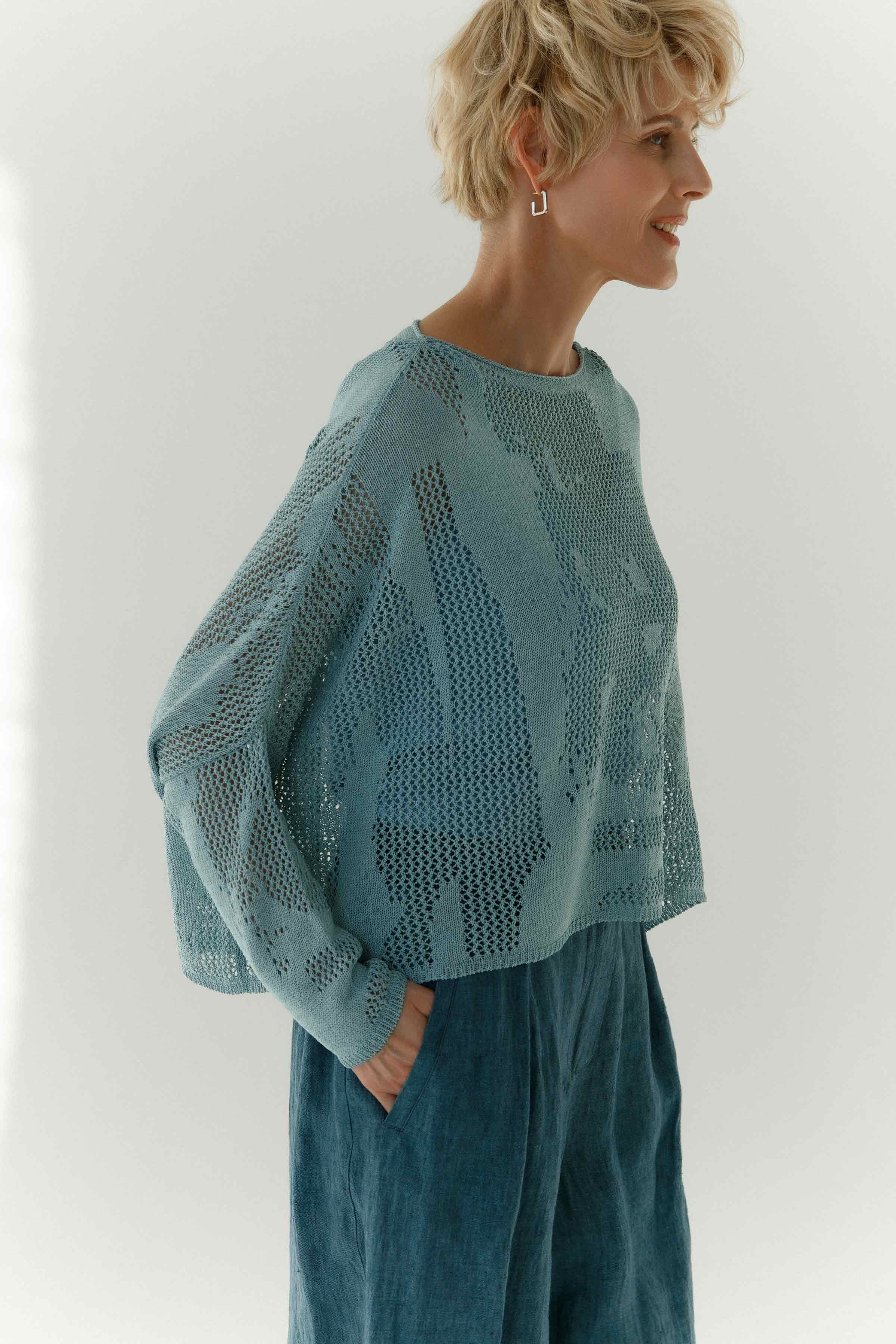 Джемпер Шрифты 39 Светло- джинсовый (denim bleu clair)  от Lesel (Лесель)! Заказывайте по ✆ 8 (800) 777 02 37