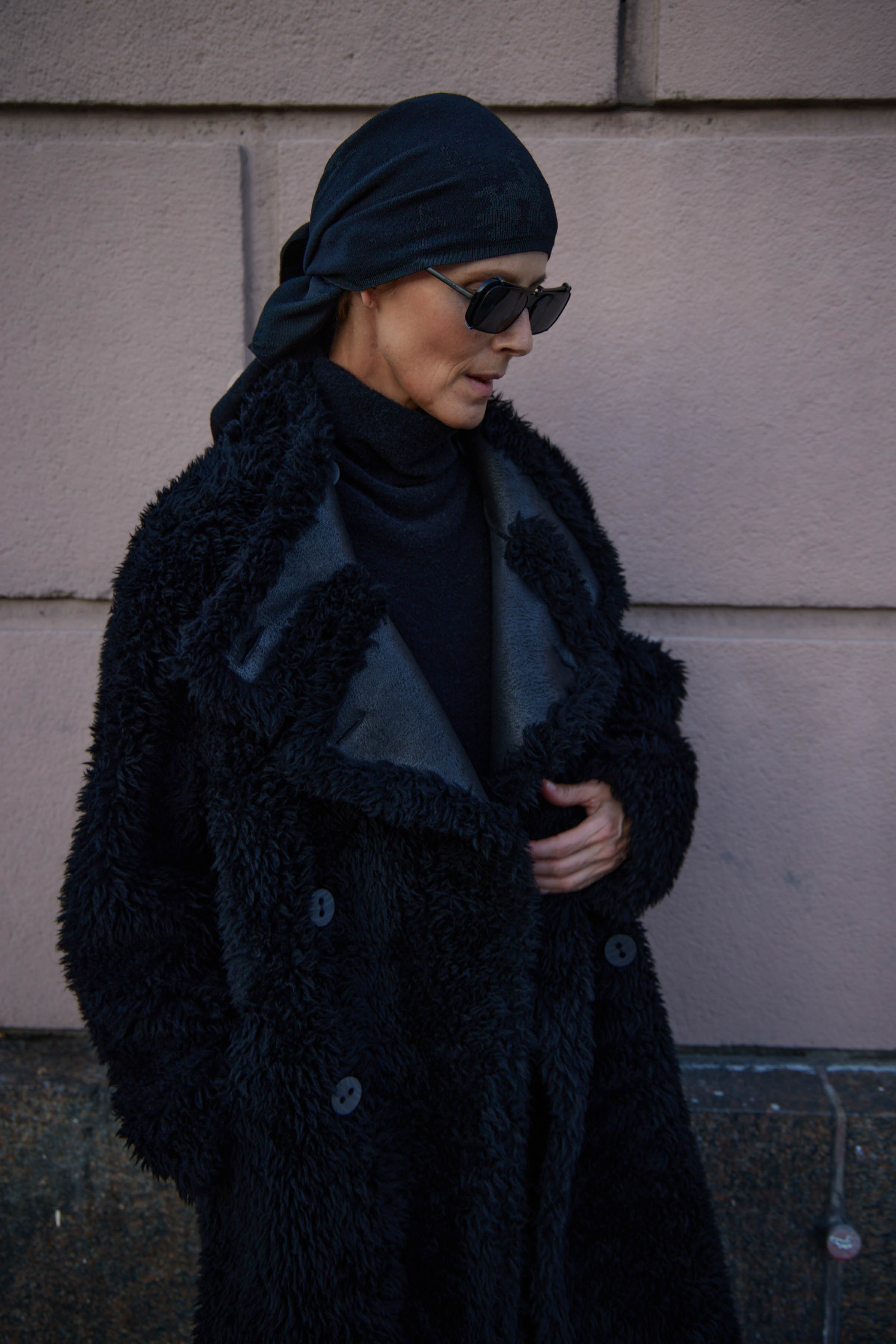 Косынка Кора 78 Полутень (penombre), 12 Серый камень (pierre grise), 00 Черный (noir) от Lesel (Лесель)! Заказывайте по ✆ 8 (800) 777 02 37