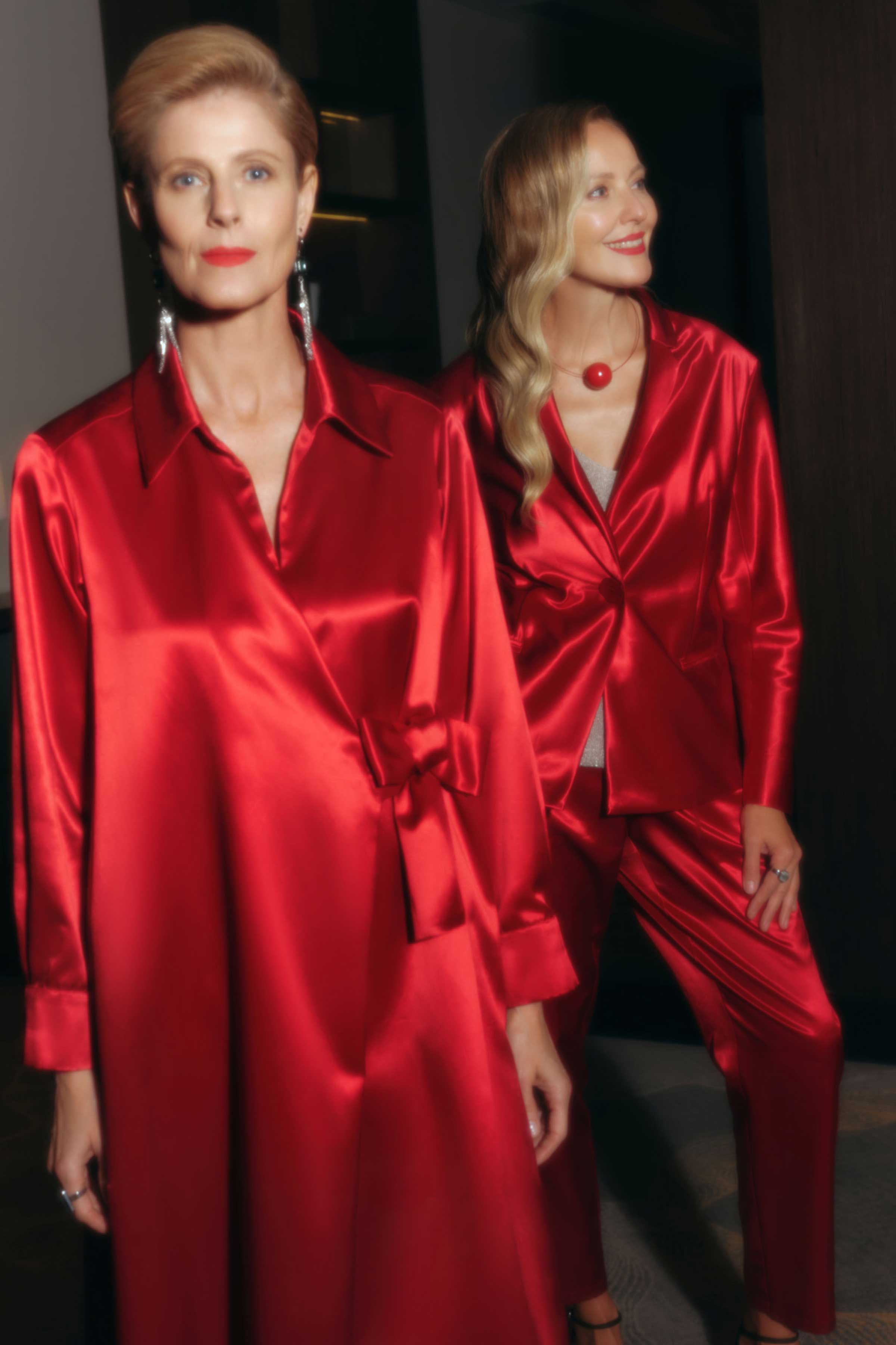 Брюки Узкие атласные  от Lesel (Лесель)! Заказывайте по ✆ 8 (800) 777 02 37