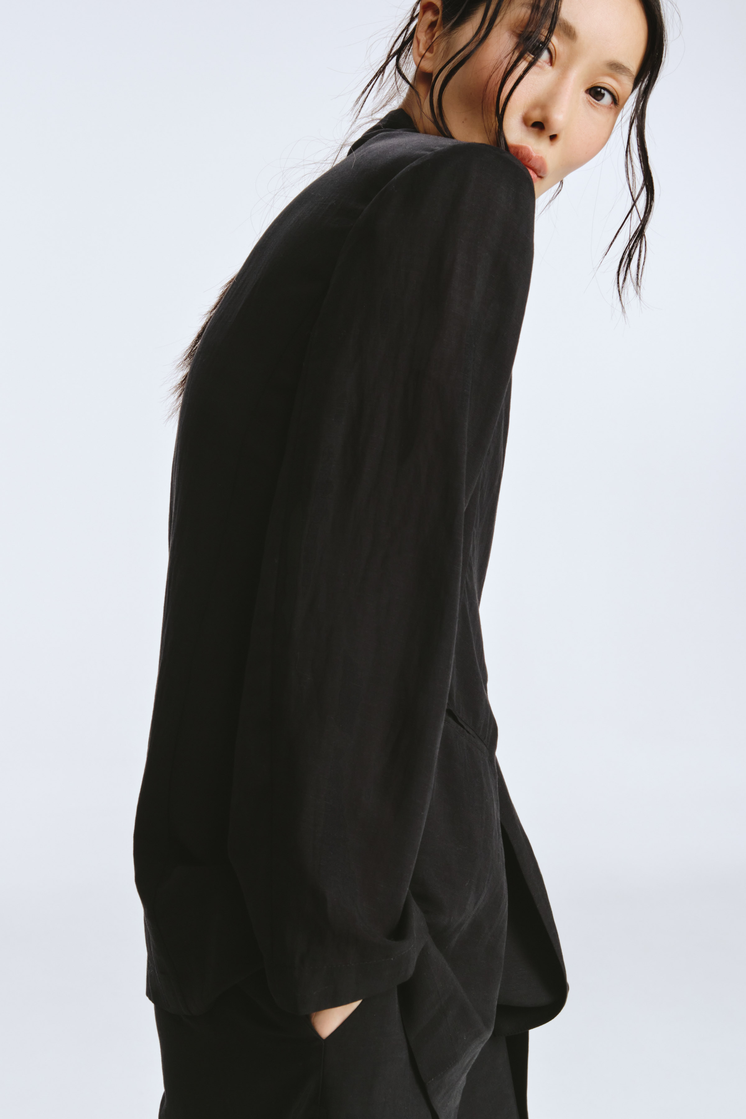 Жакет прямой, с хлястиком, тонкий лен 00 Черный (noir) от Lesel (Лесель)! Заказывайте по ✆ 8 (800) 777 02 37