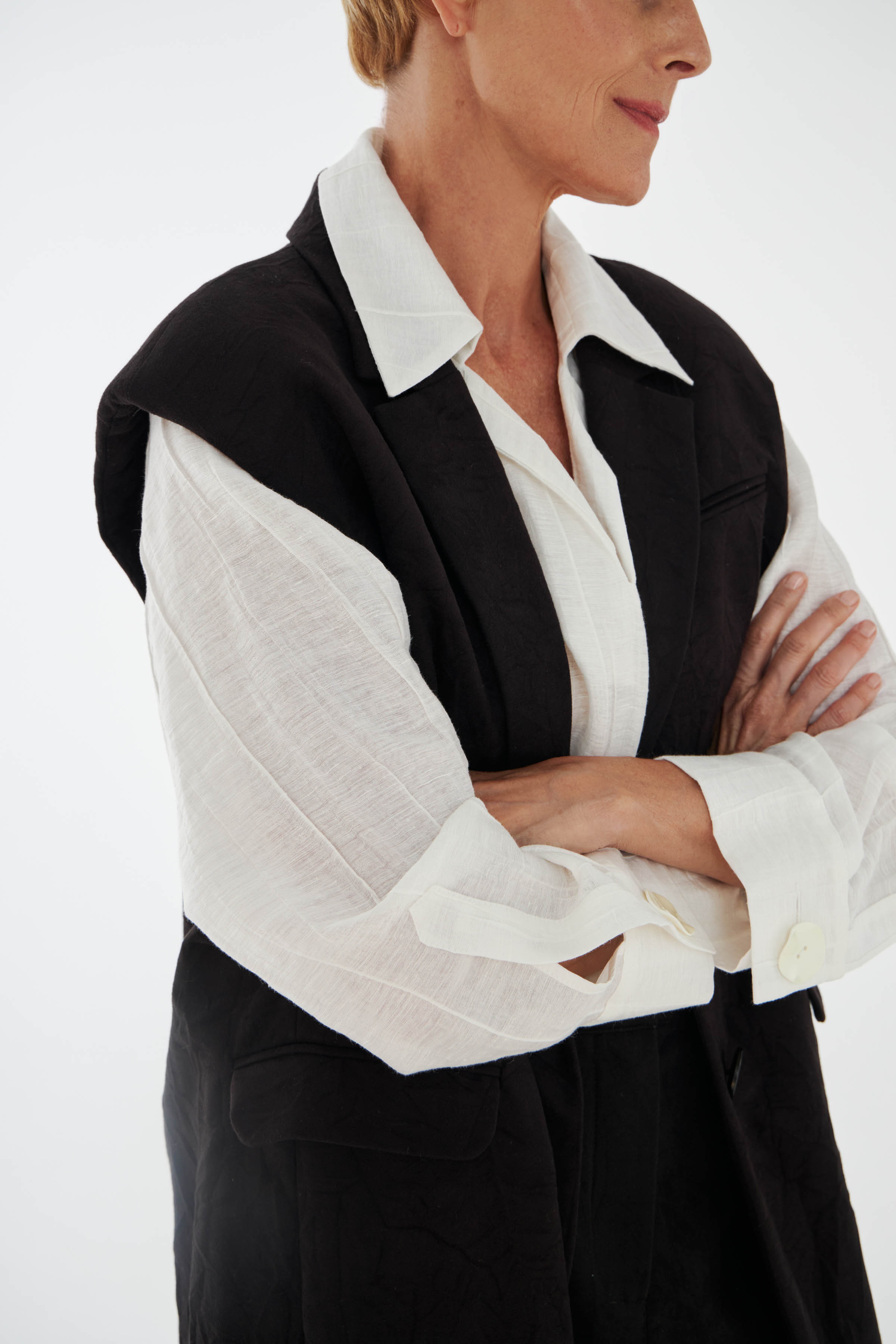 Жилет мятый, удлиненный, с подкладом