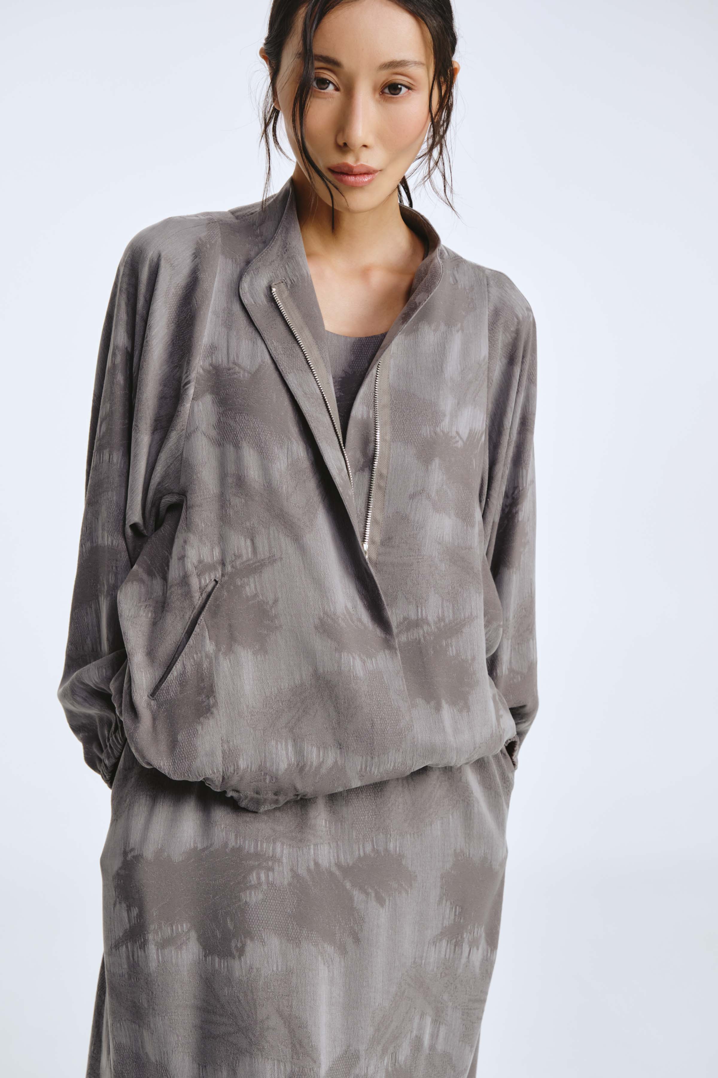 Куртка бомбер-ромб, жаккард 01 Серый перламутр (nacre gris), 00 Чёрный перламутр (nacre noire), 00 Черный (noir) от Lesel (Лесель)! Заказывайте по ✆ 8 (800) 777 02 37