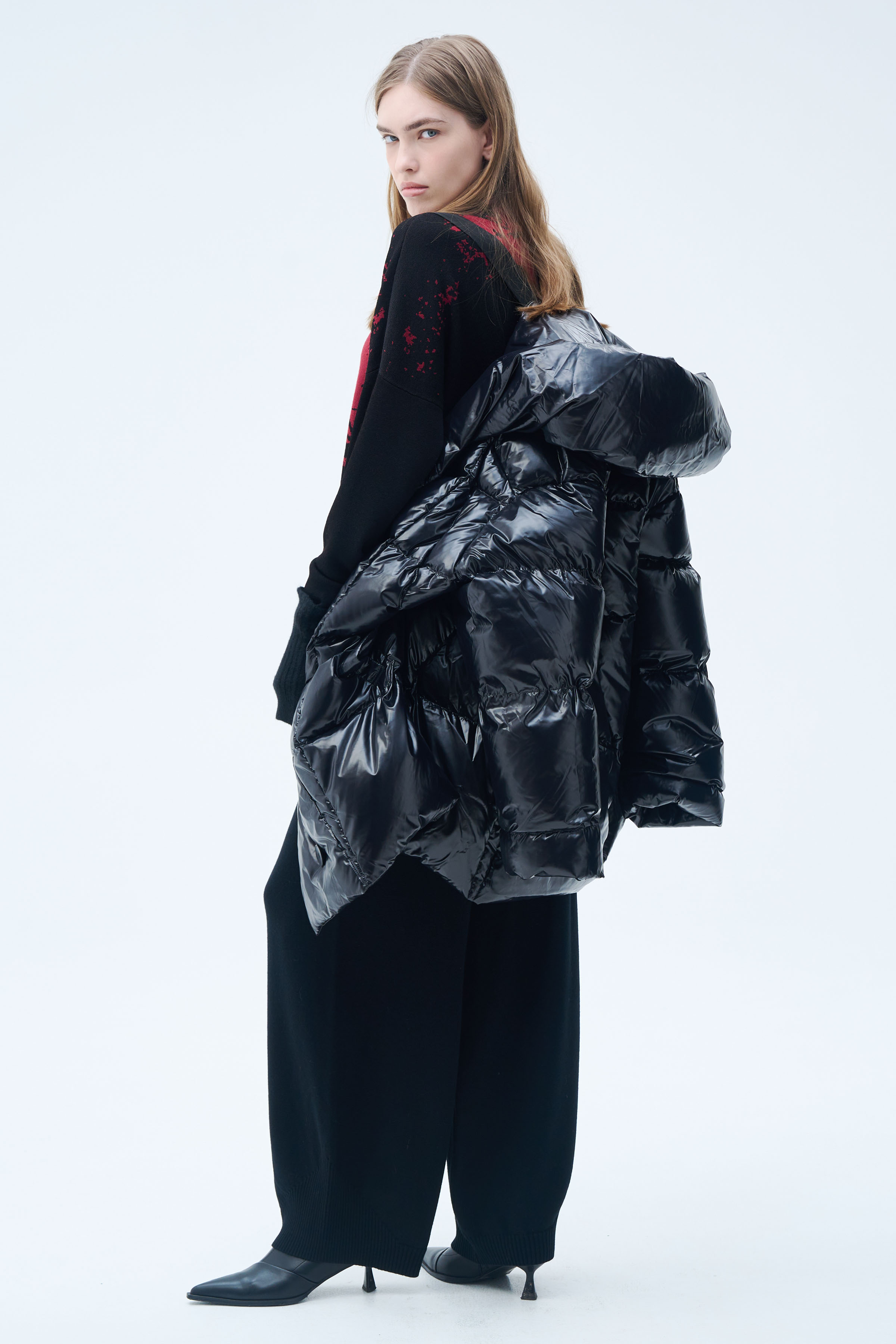 Куртка пуховая пончо-квадрат 79 Гербарий (herbal), 00 Черный (noir), 38 Джинсовый (denim) от Lesel (Лесель)! Заказывайте по ✆ 8 (800) 777 02 37