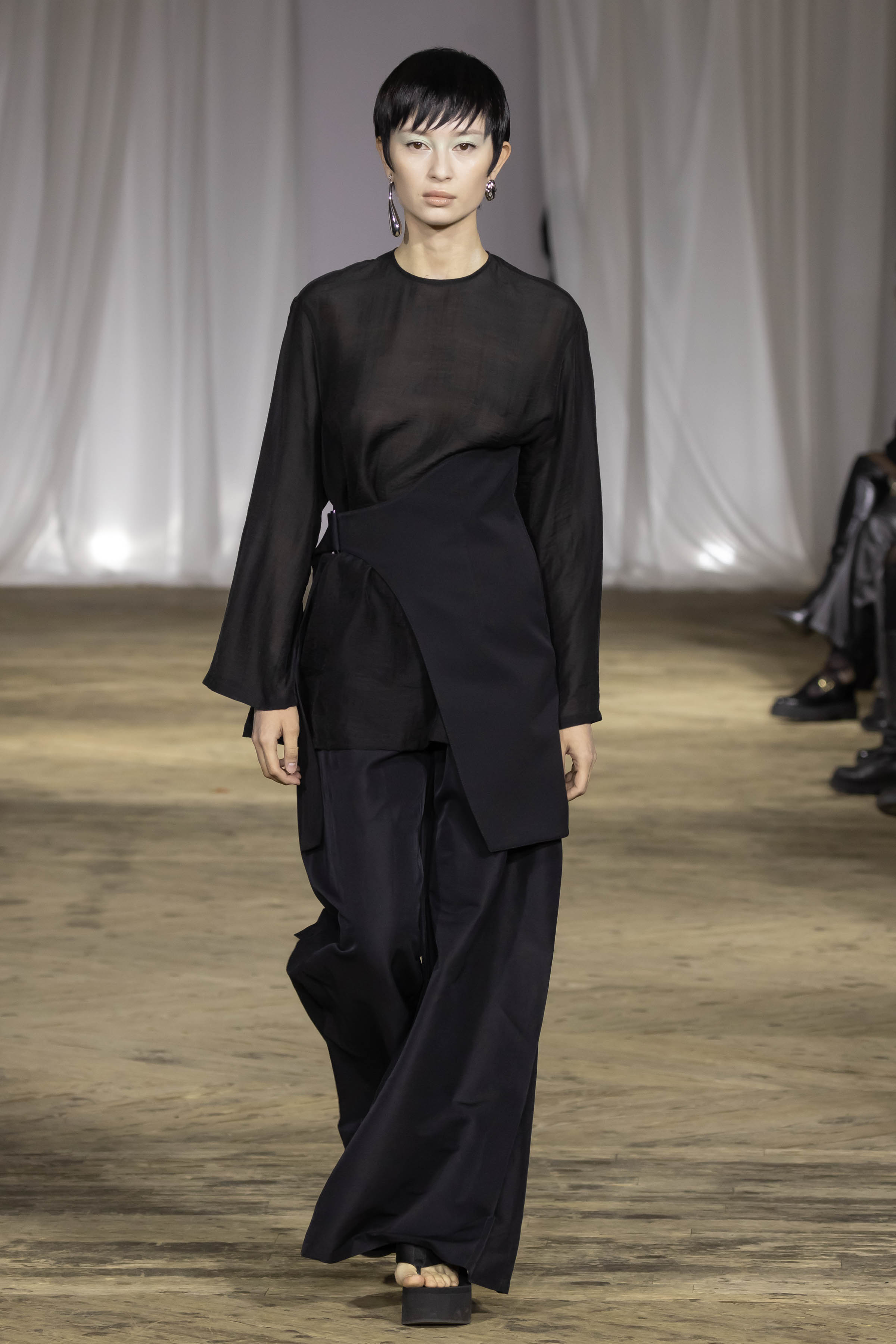 Жилет-корсет 00 Черный (noir), 37 Аквамарин (aiqumarine) от Lesel (Лесель)! Заказывайте по ✆ 8 (800) 777 02 37