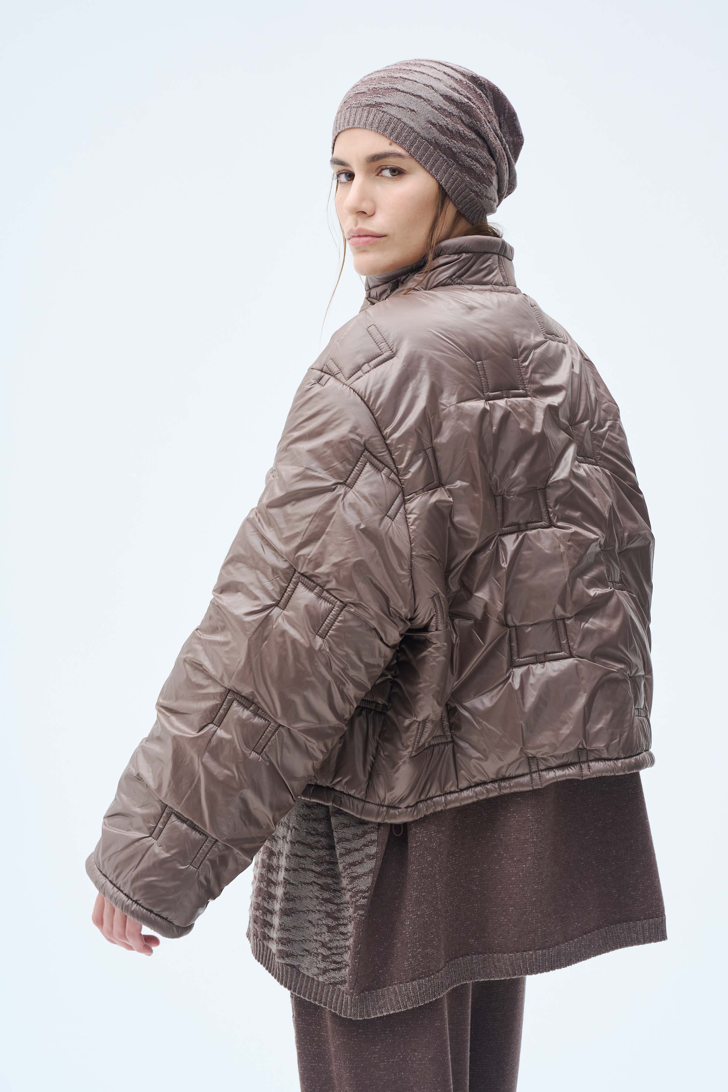 Куртка стежка лого, короткая 74 Тень (ombre) от Lesel (Лесель)! Заказывайте по ✆ 8 (800) 777 02 37